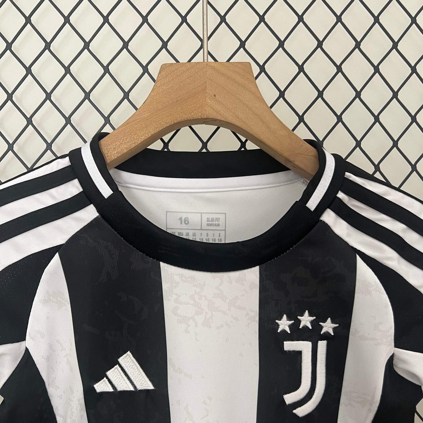 CAMISETA PRIMERA EQUIPACIÓN JUVENTUS 24/25 VERSIÓN INFANTIL - Imagen 2