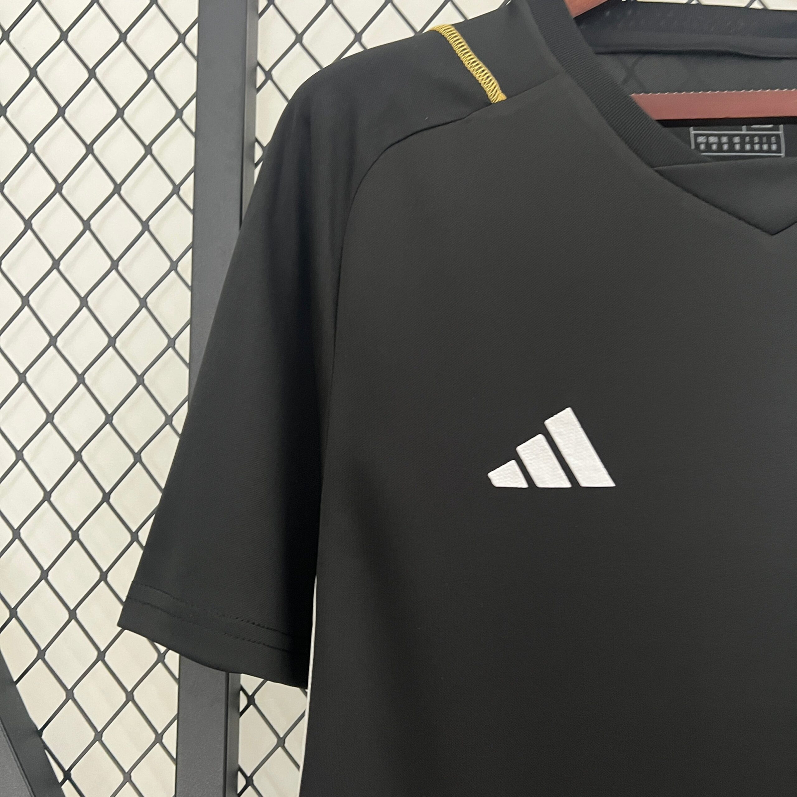 CAMISETA ENTRENAMIENTO COLO COLO 2024 VERSIÓN FAN - Imagen 3