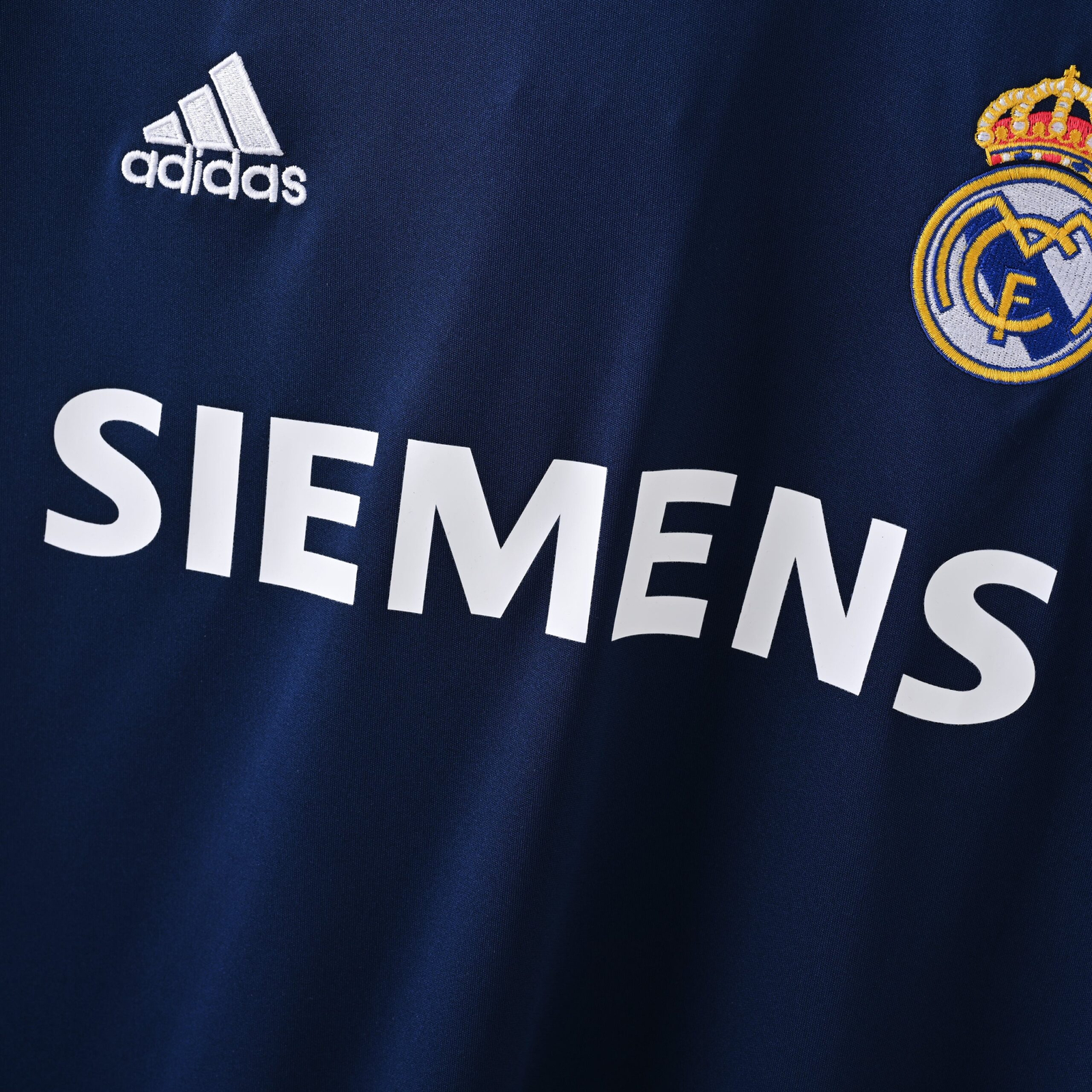 CAMISETA SEGUNDA EQUIPACIÓN REAL MADRID 2005/06 - Imagen 6