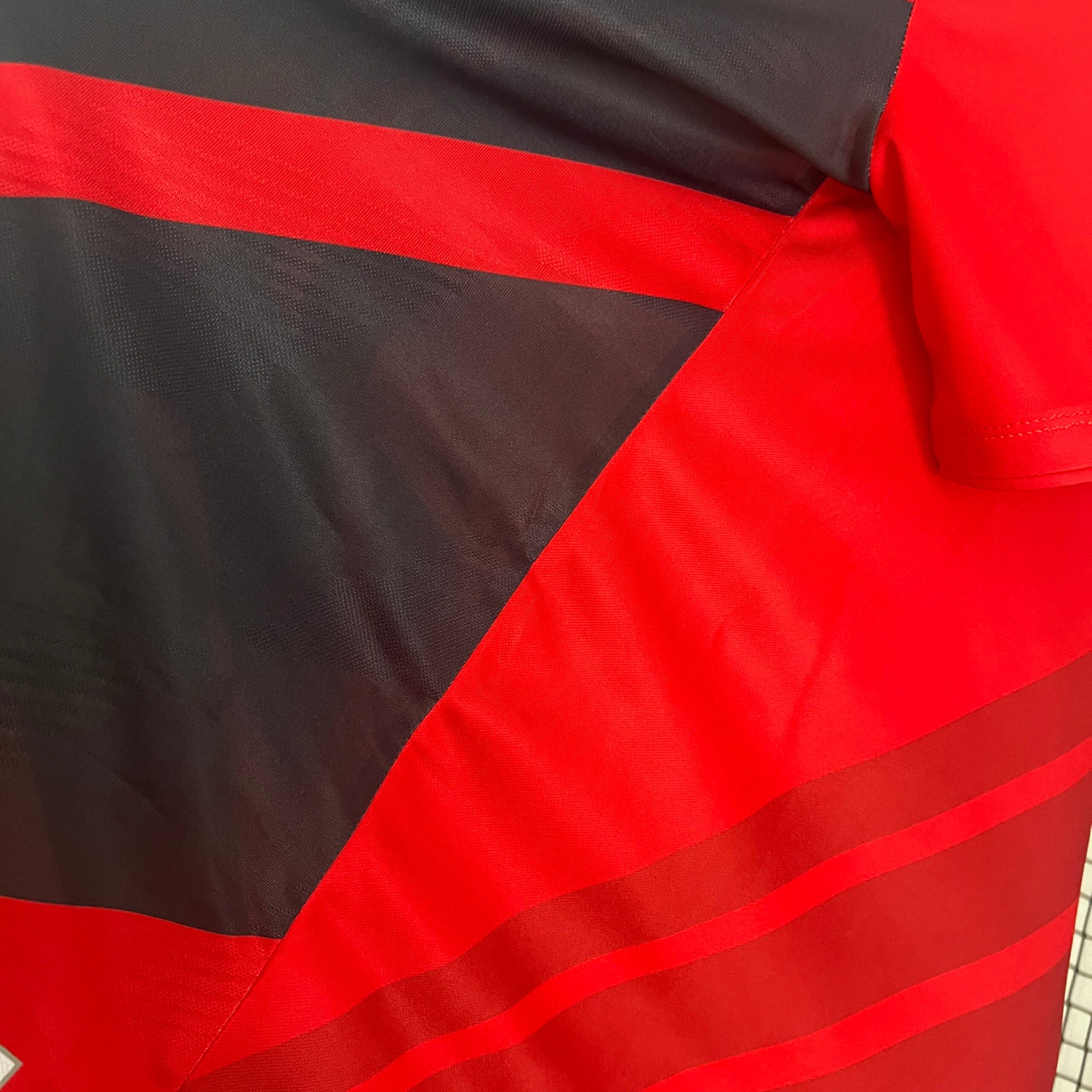 CAMISETA PRIMERA EQUIPACIÓN ATHLETICO PARANAENSE 2024 VERSIÓN FAN - Imagen 6
