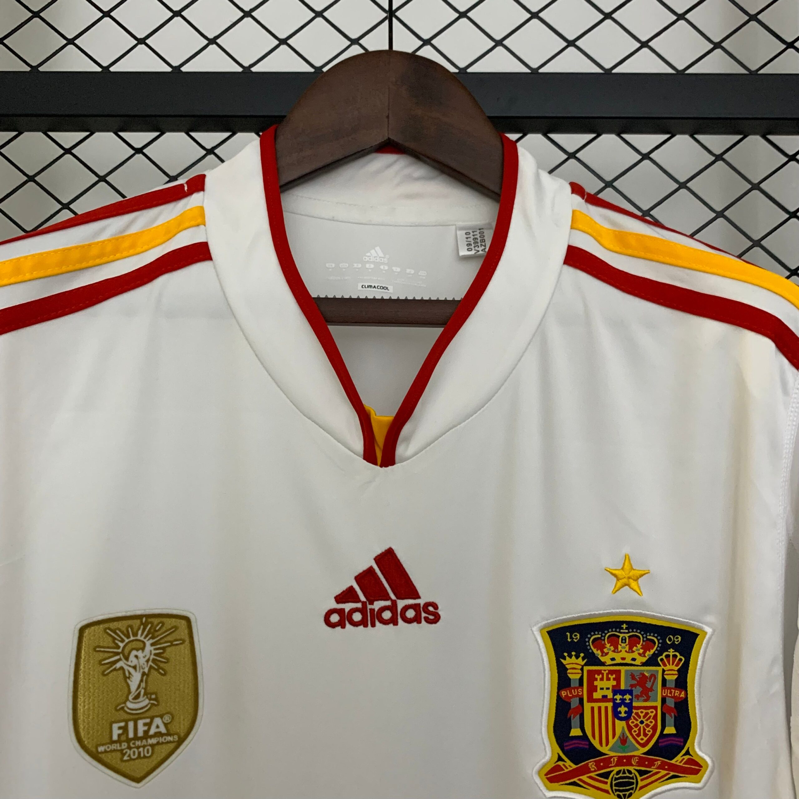 CAMISETA SEGUNDA EQUIPACIÓN ESPAÑA 2011 - Imagen 2