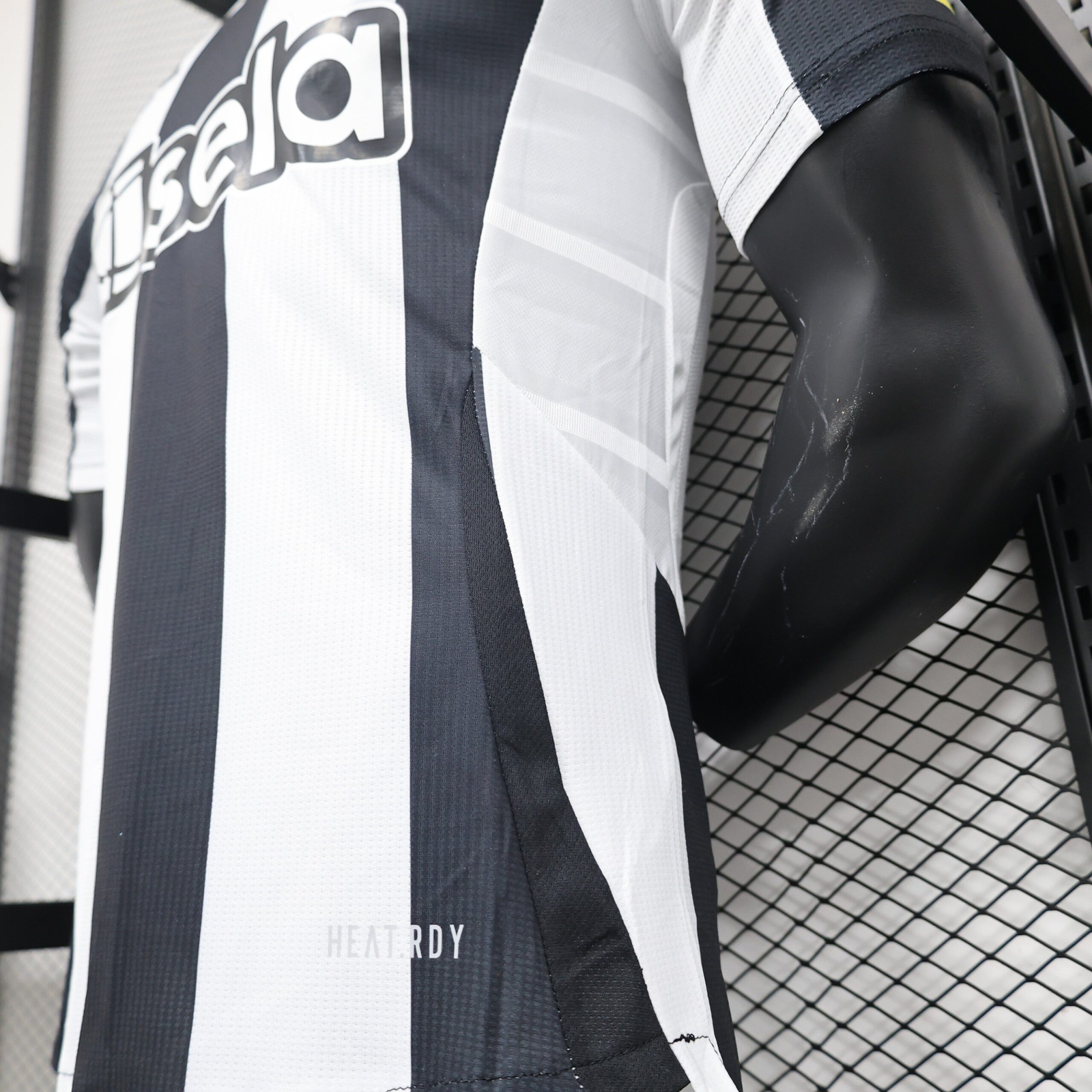 CAMISETA PRIMERA EQUIPACIÓN NEWCASTLE 24/25 VERSIÓN JUGADOR - Imagen 7