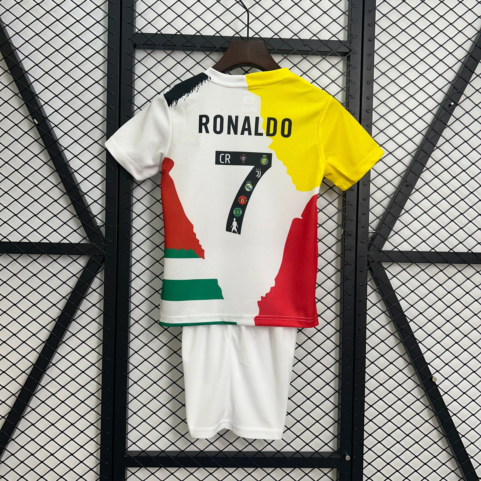 CAMISETA CONCEPTO CRISTIANO RONALDO VERSIÓN INFANTIL - Imagen 5