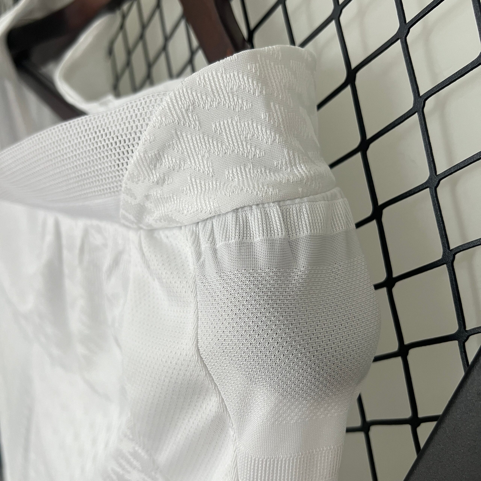 SHORTS PRIMERA EQUIPACIÓN REAL MADRID 24/25 VERSIÓN JUGADOR - Imagen 4