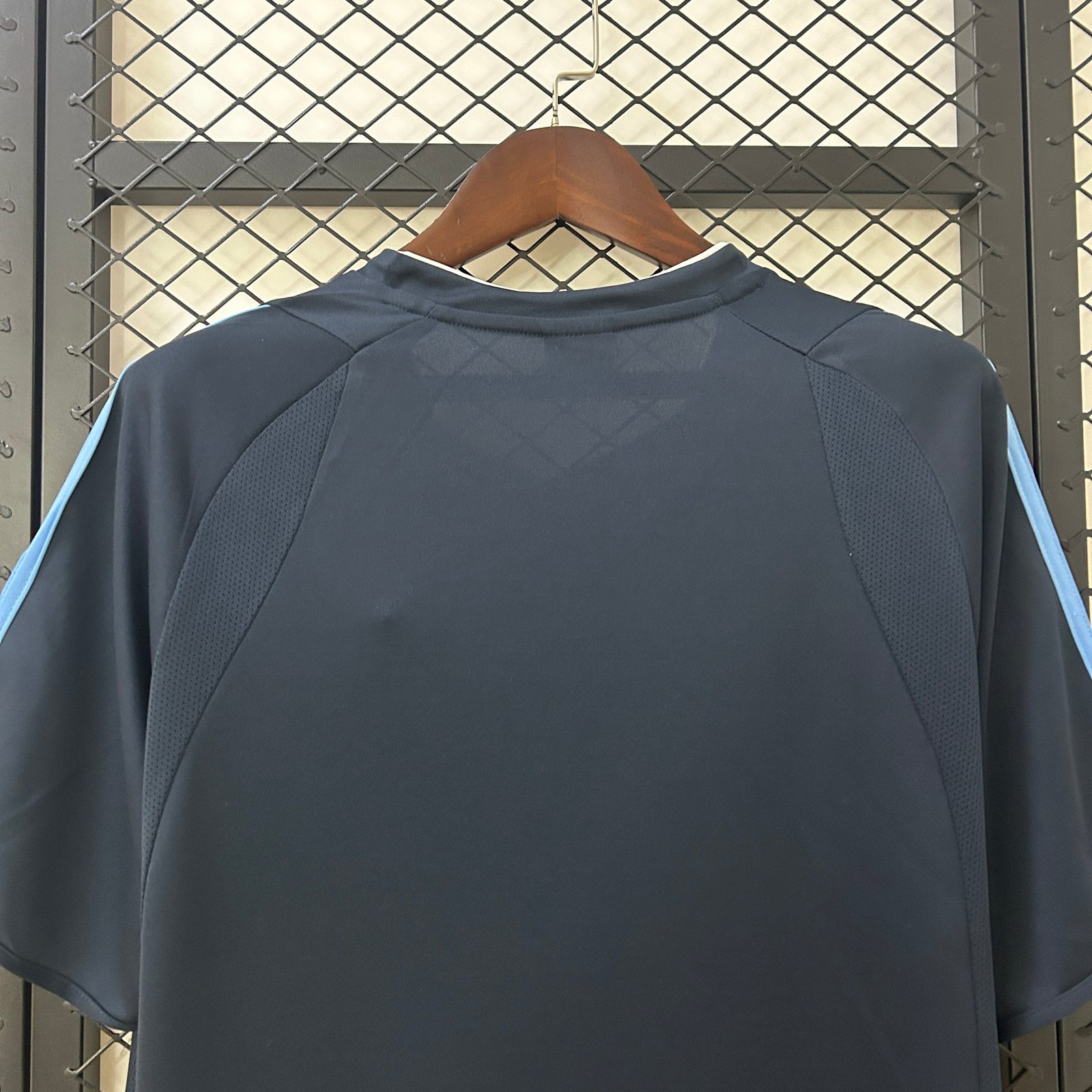 CAMISETA SEGUNDA EQUIPACIÓN REAL MADRID 2003/04 - Imagen 7