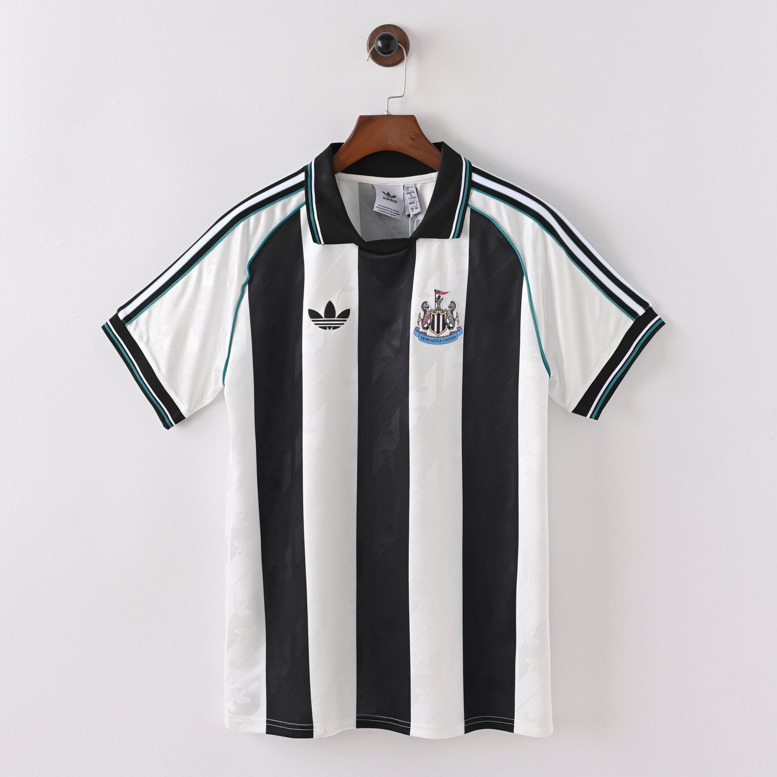 CAMISETA EDICIÓN ESPECIAL NEWCASTLE 24/25 VERSIÓN FAN