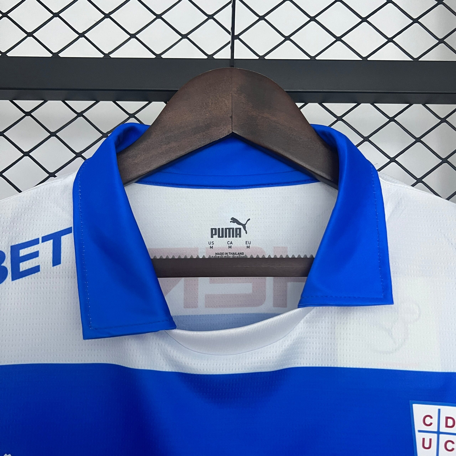 CAMISETA PRIMERA EQUIPACIÓN U. CATÓLICA 2025 VERSIÓN FAN - Imagen 2
