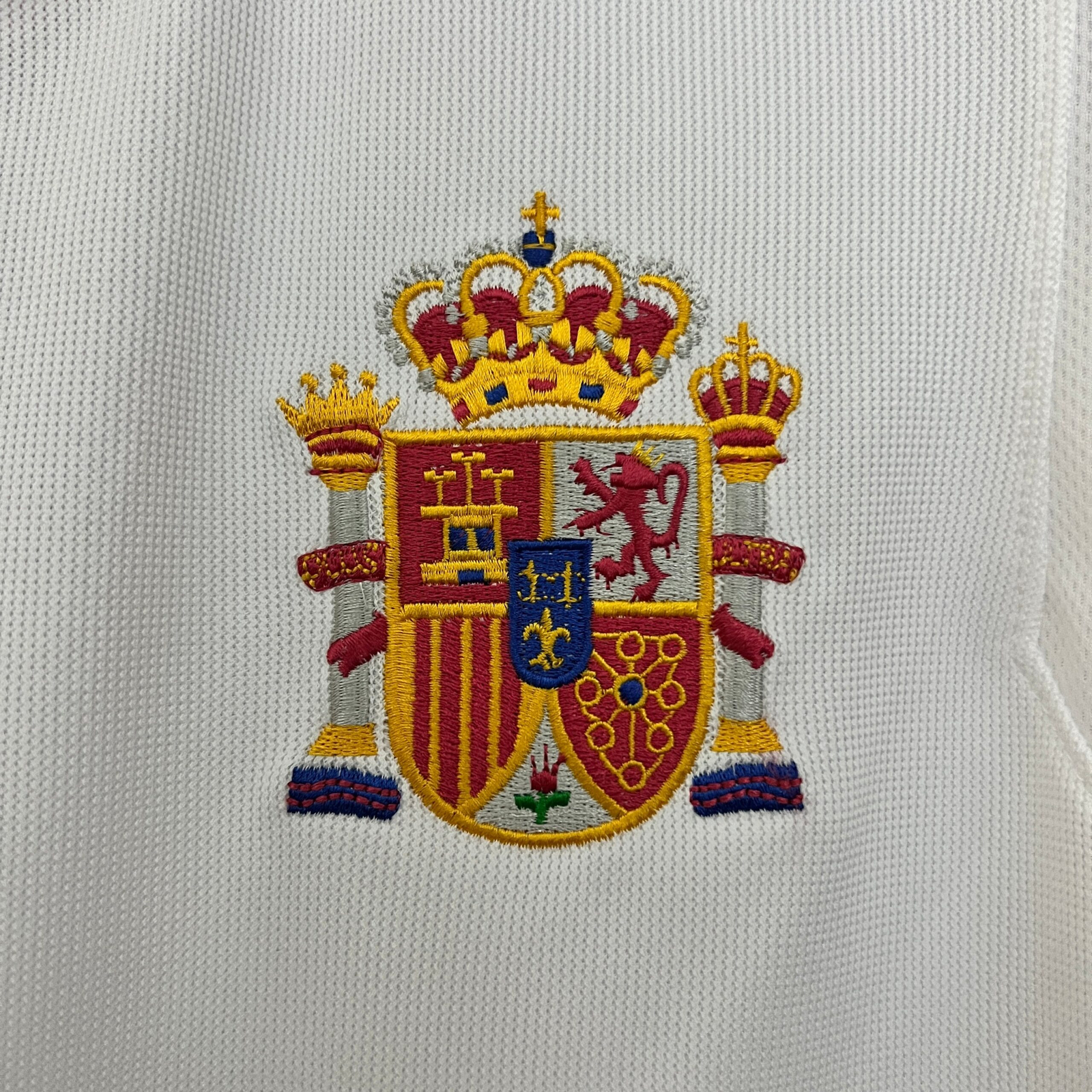 CAMISETA SEGUNDA EQUIPACIÓN ESPAÑA 2000 - Imagen 4