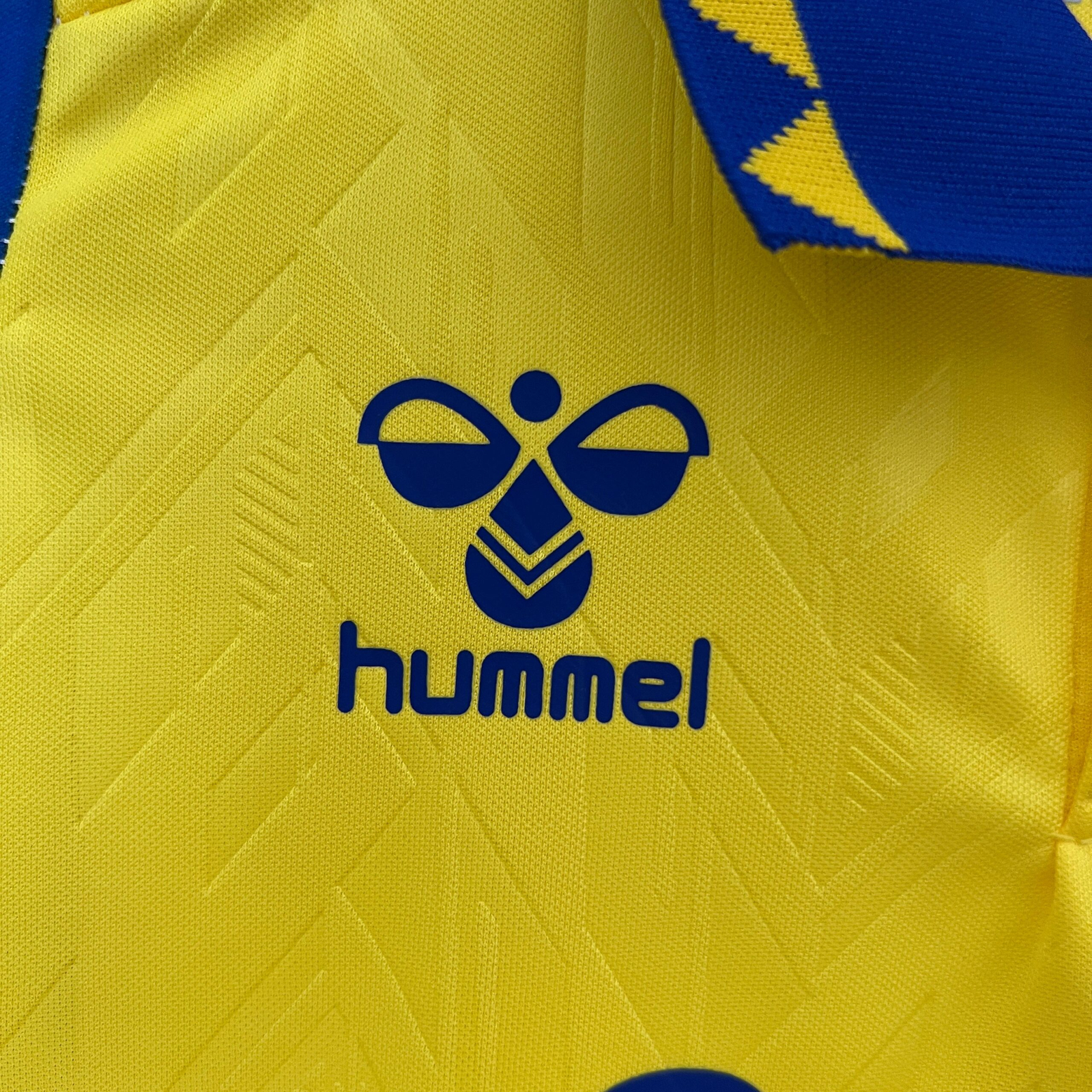 CAMISETA PRIMERA EQUIPACIÓN U. D. LAS PALMAS 24/25 VERSIÓN INFANTIL - Imagen 3