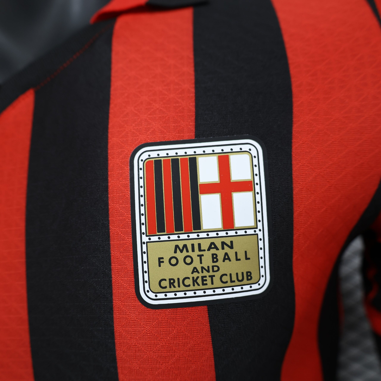 CAMISETA EDICIÓN ESPECIAL AC MILAN 24/25 VERSIÓN JUGADOR - Imagen 3