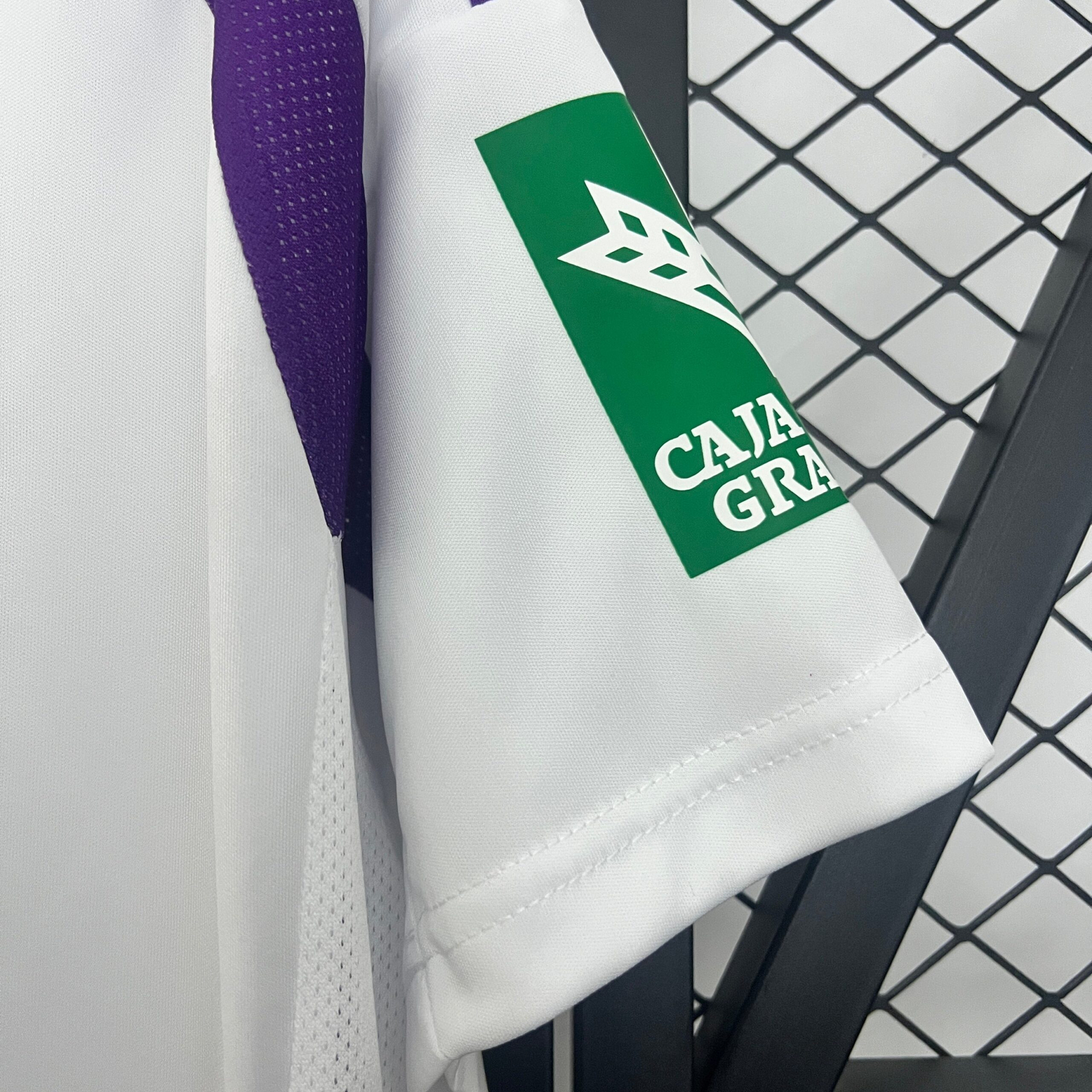 CAMISETA EDICIÓN ESPECIAL GRANADA 24/25 VERSIÓN FAN - Imagen 5