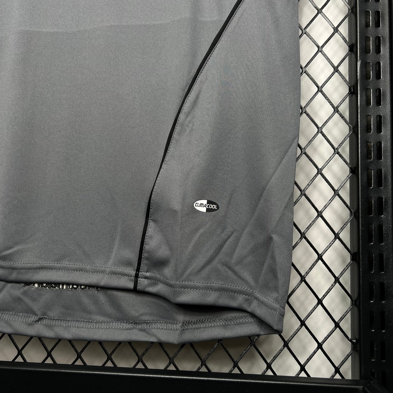 CAMISETA TERCERA EQUIPACIÓN REAL MADRID 2005/06 - Imagen 5