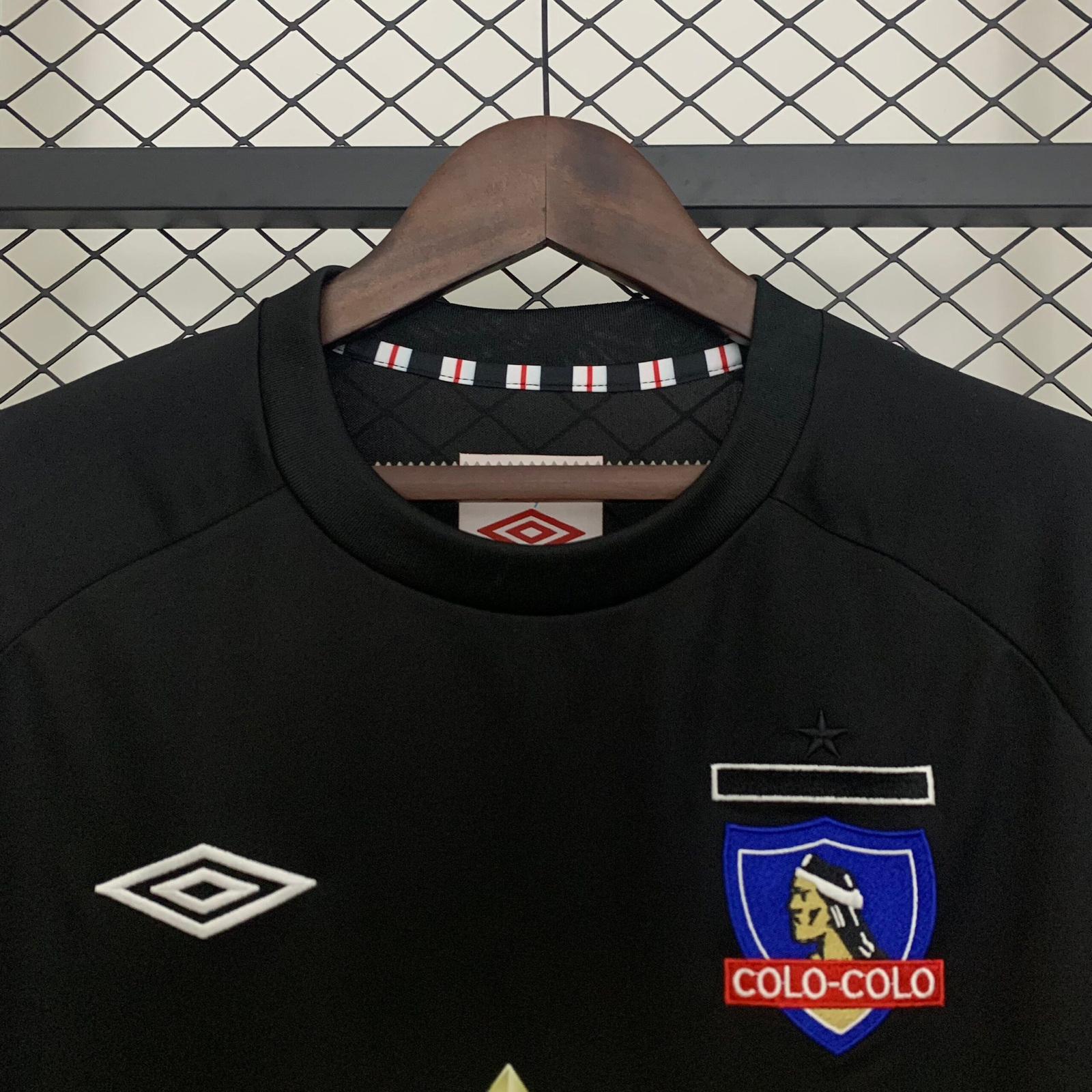 CAMISETA SEGUNDA EQUIPACIÓN COLO COLO 2011 - Imagen 2