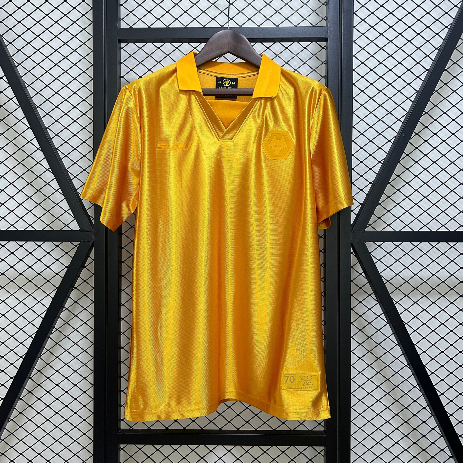 CAMISETA EDICIÓN ESPECIAL WOLVERHAMPTON 24/25 VERSIÓN FAN