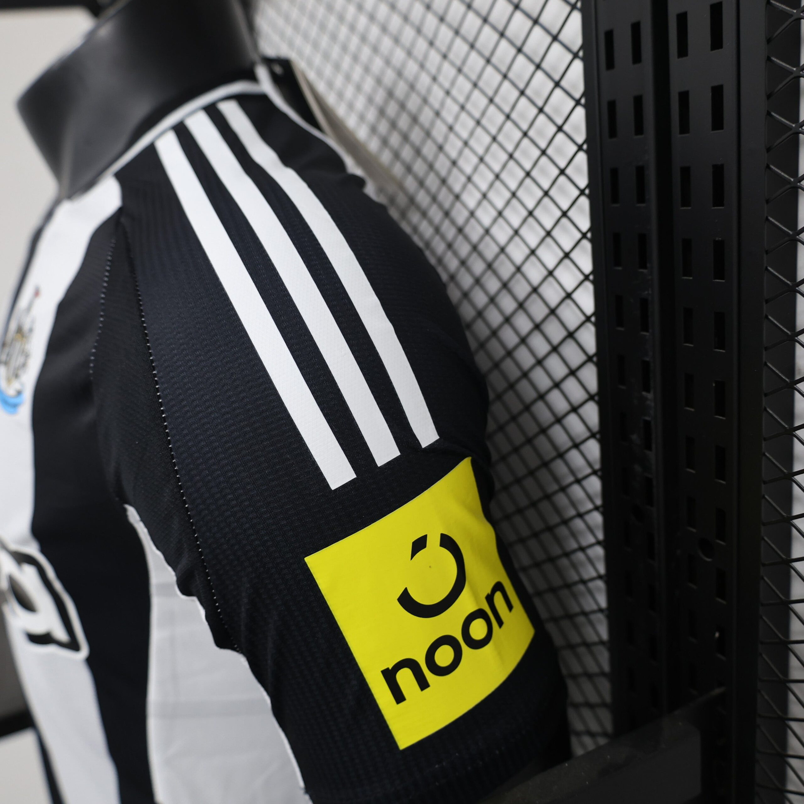 CAMISETA PRIMERA EQUIPACIÓN NEWCASTLE 24/25 VERSIÓN JUGADOR - Imagen 6