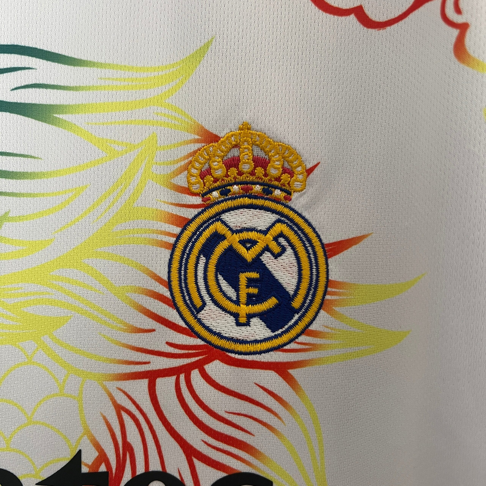 CAMISETA CONCEPTO REAL MADRID 24/25 VERSIÓN FAN - Imagen 4