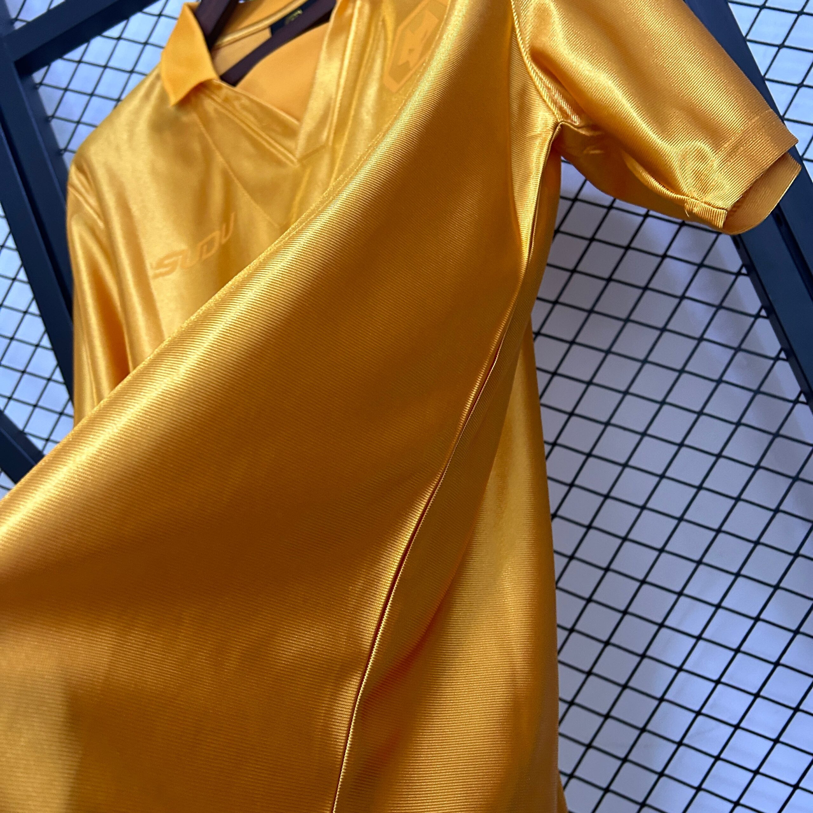 CAMISETA EDICIÓN ESPECIAL WOLVERHAMPTON 24/25 VERSIÓN FAN - Imagen 6