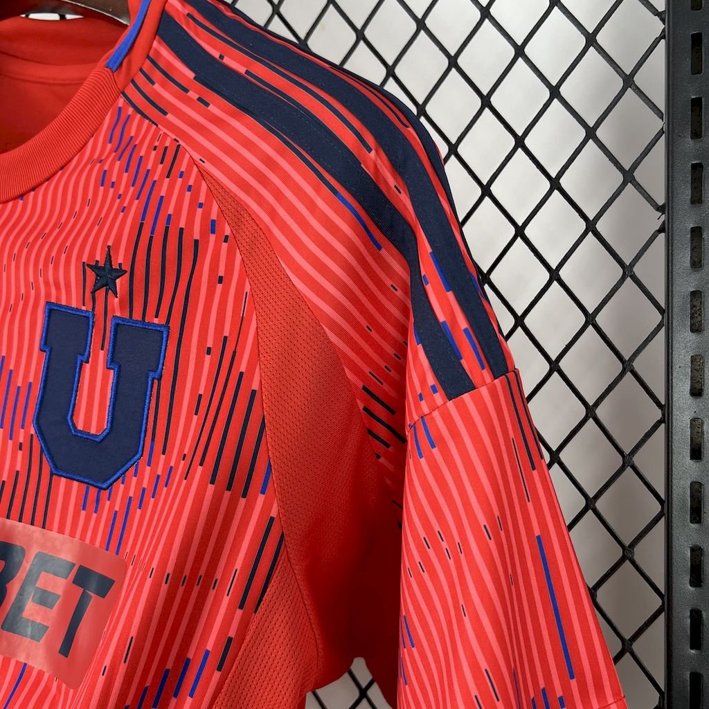 CAMISETA SEGUNDA EQUIPACIÓN U. DE CHILE 2025 VERSIÓN FAN - Imagen 4