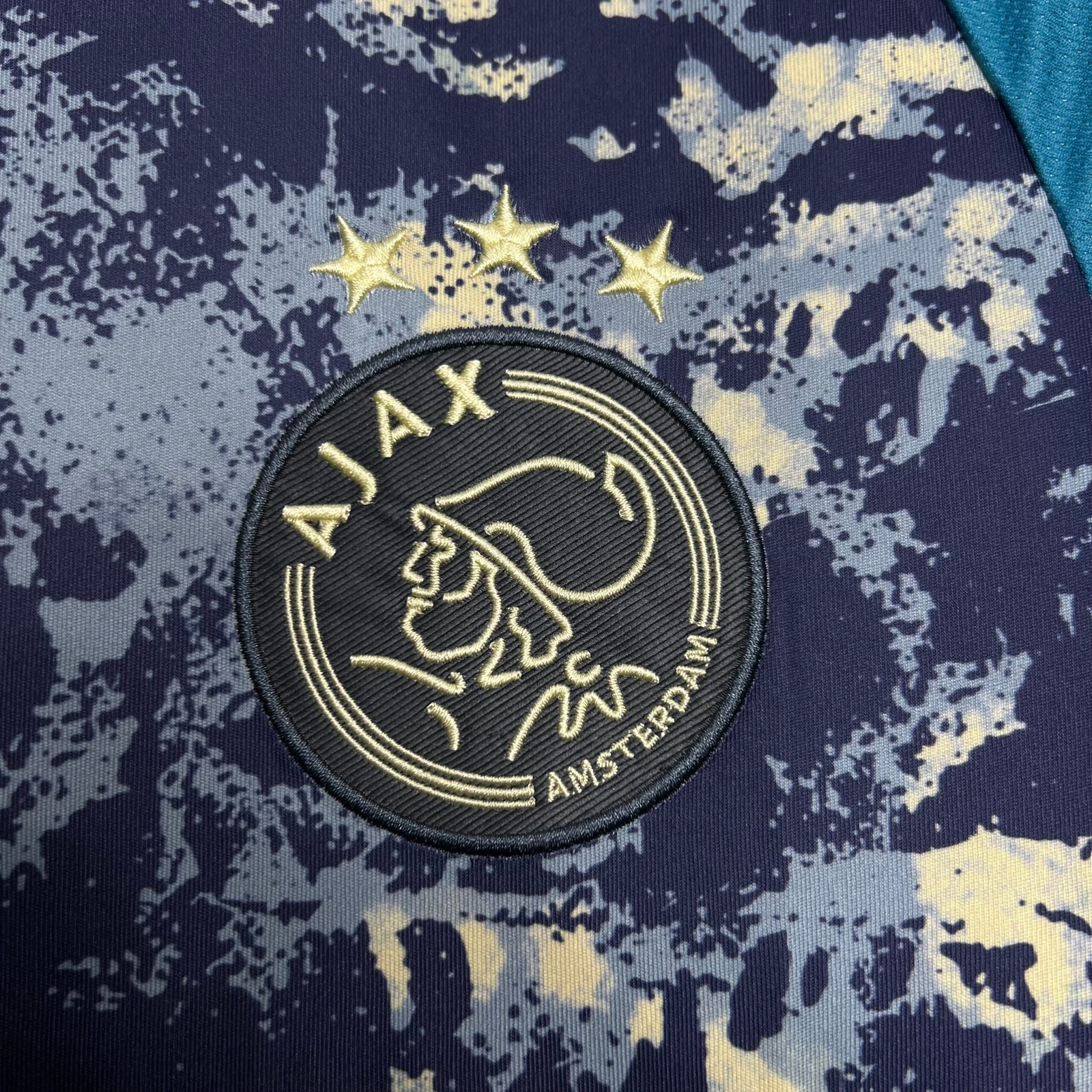 CAMISETA SEGUNDA EQUIPACIÓN AJAX 24/25 VERSIÓN FAN - Imagen 3