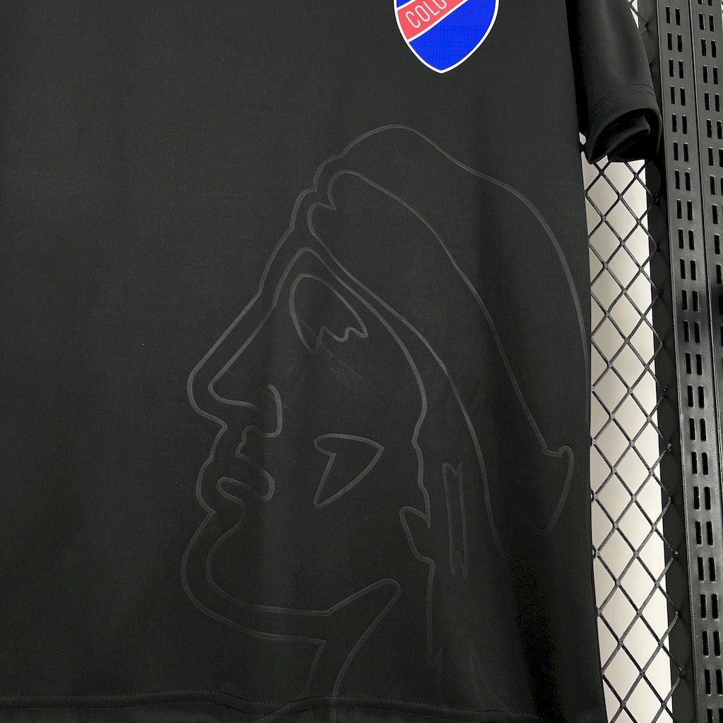 POLERA DE SALIDA CENTENARIO COLO COLO 2025 VERSIÓN FAN - Imagen 6