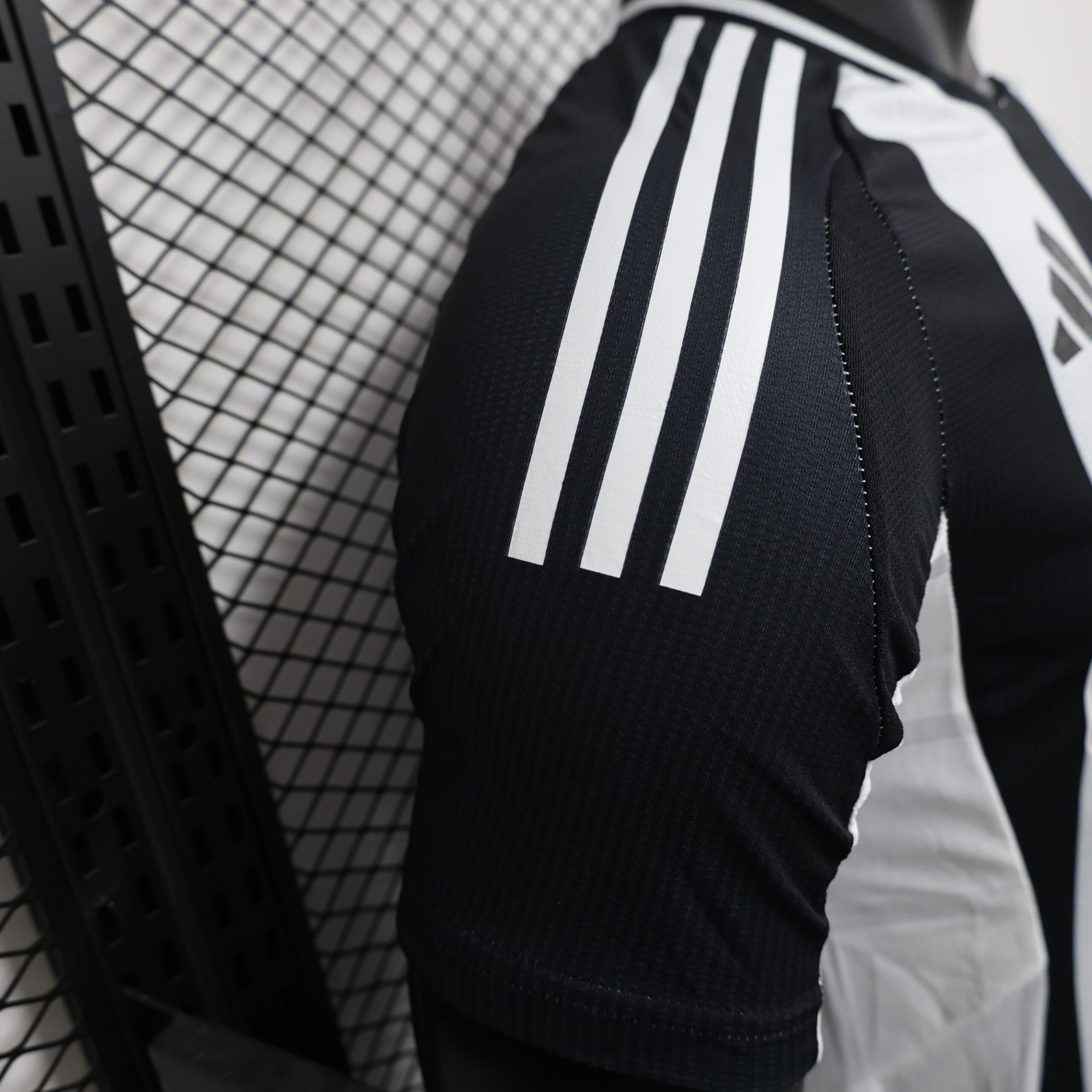 CAMISETA PRIMERA EQUIPACIÓN NEWCASTLE 24/25 VERSIÓN JUGADOR - Imagen 5