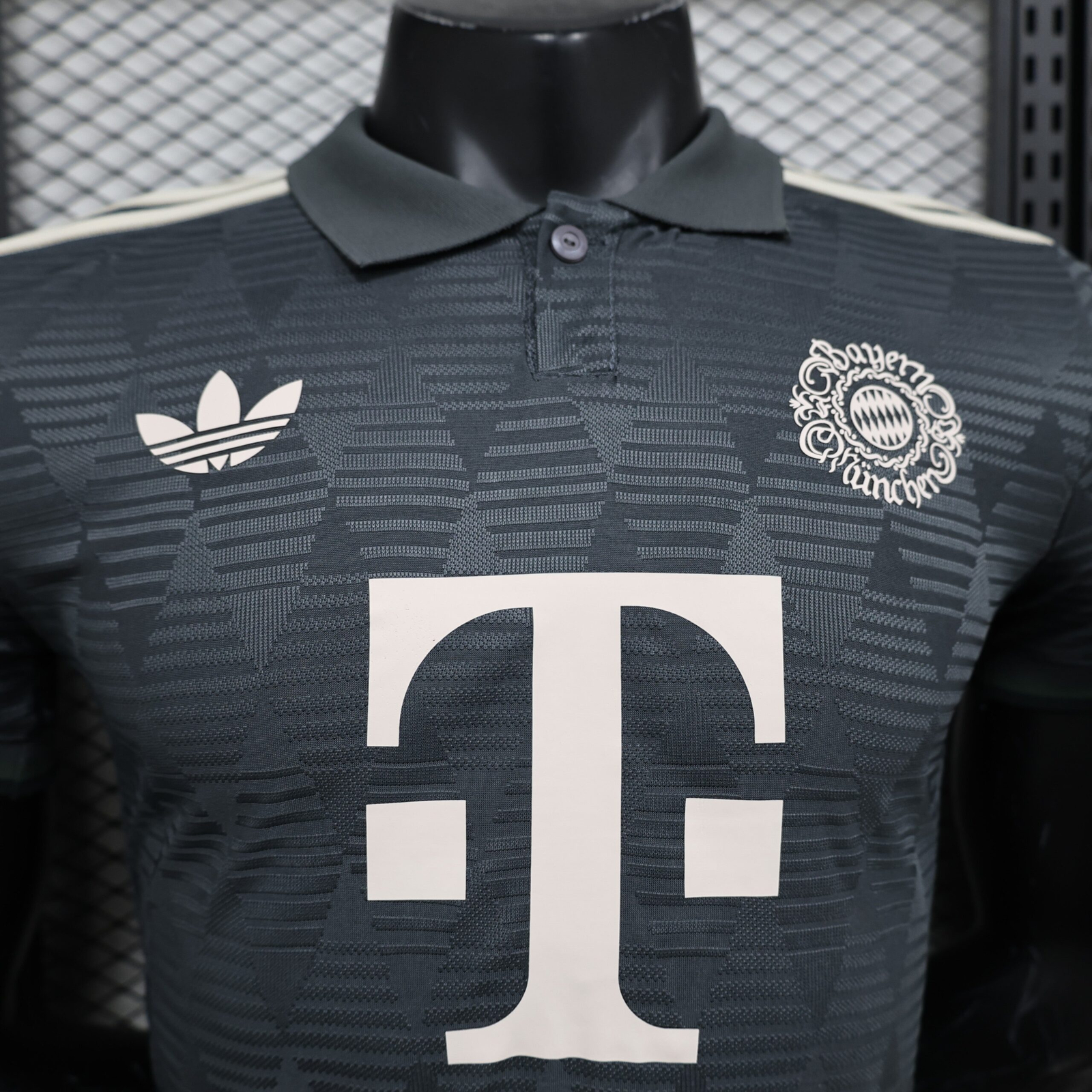 CAMISETA EDICIÓN ESPECIAL BAYERN MUNICH 24/25 VERSIÓN JUGADOR - Imagen 2