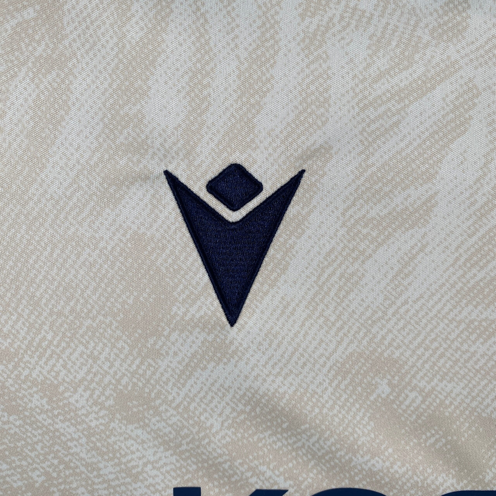 CAMISETA SEGUNDA EQUIPACIÓN OSASUNA 24/25 VERSIÓN FAN - Imagen 3