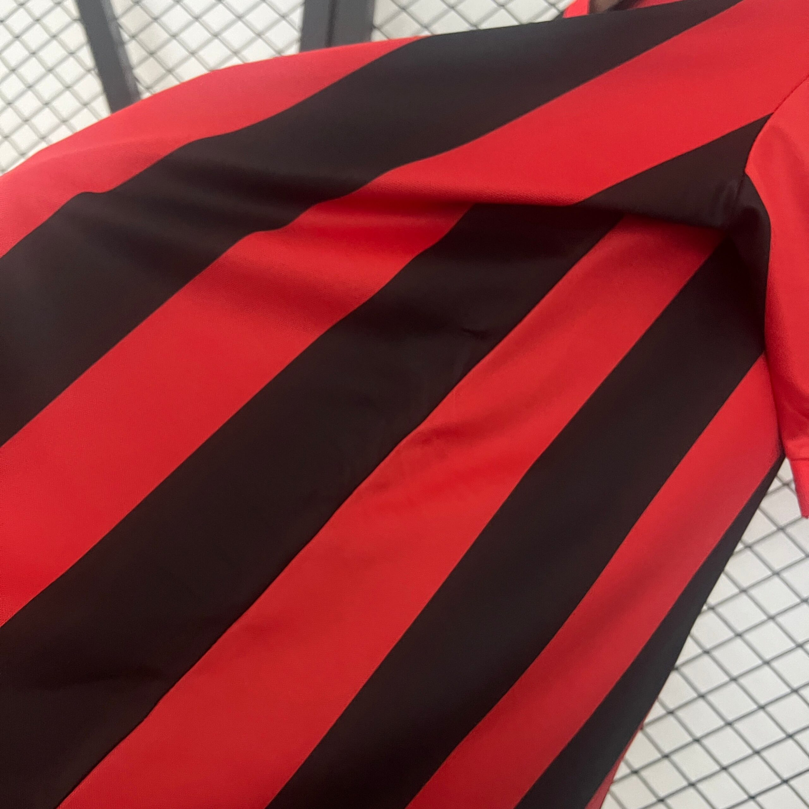 CAMISETA EDICIÓN ESPECIAL AC MILAN 24/25 VERSIÓN FAN - Imagen 5