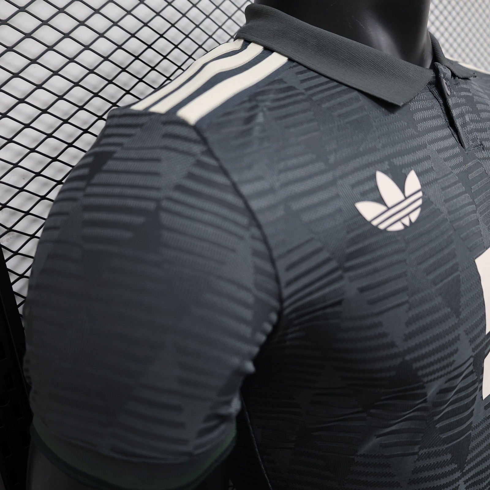CAMISETA EDICIÓN ESPECIAL BAYERN MUNICH 24/25 VERSIÓN JUGADOR - Imagen 4
