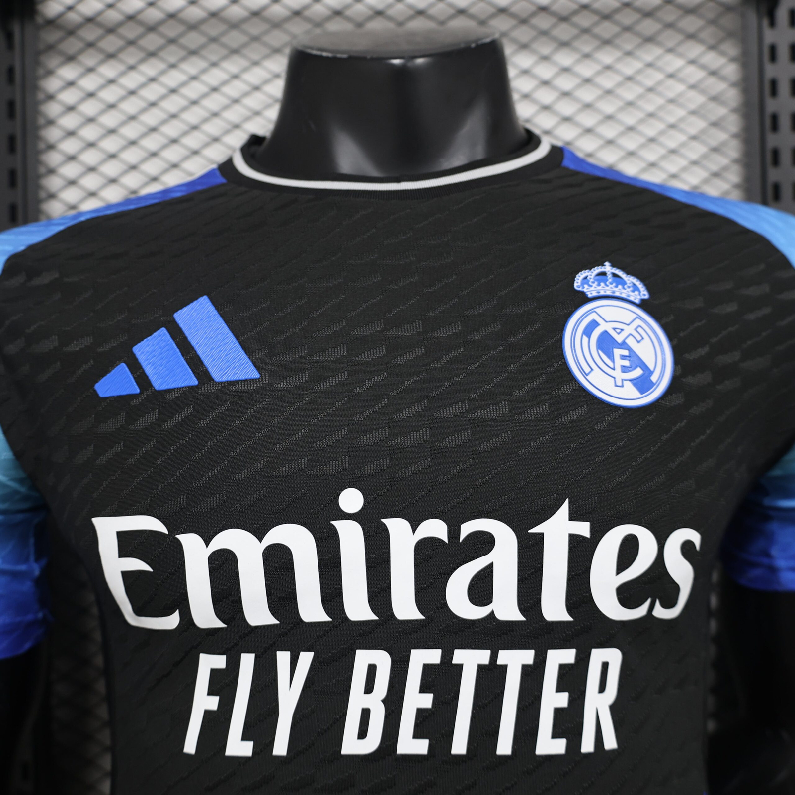 CAMISETA CONCEPTO REAL MADRID 24/25 VERSIÓN JUGADOR - Imagen 2
