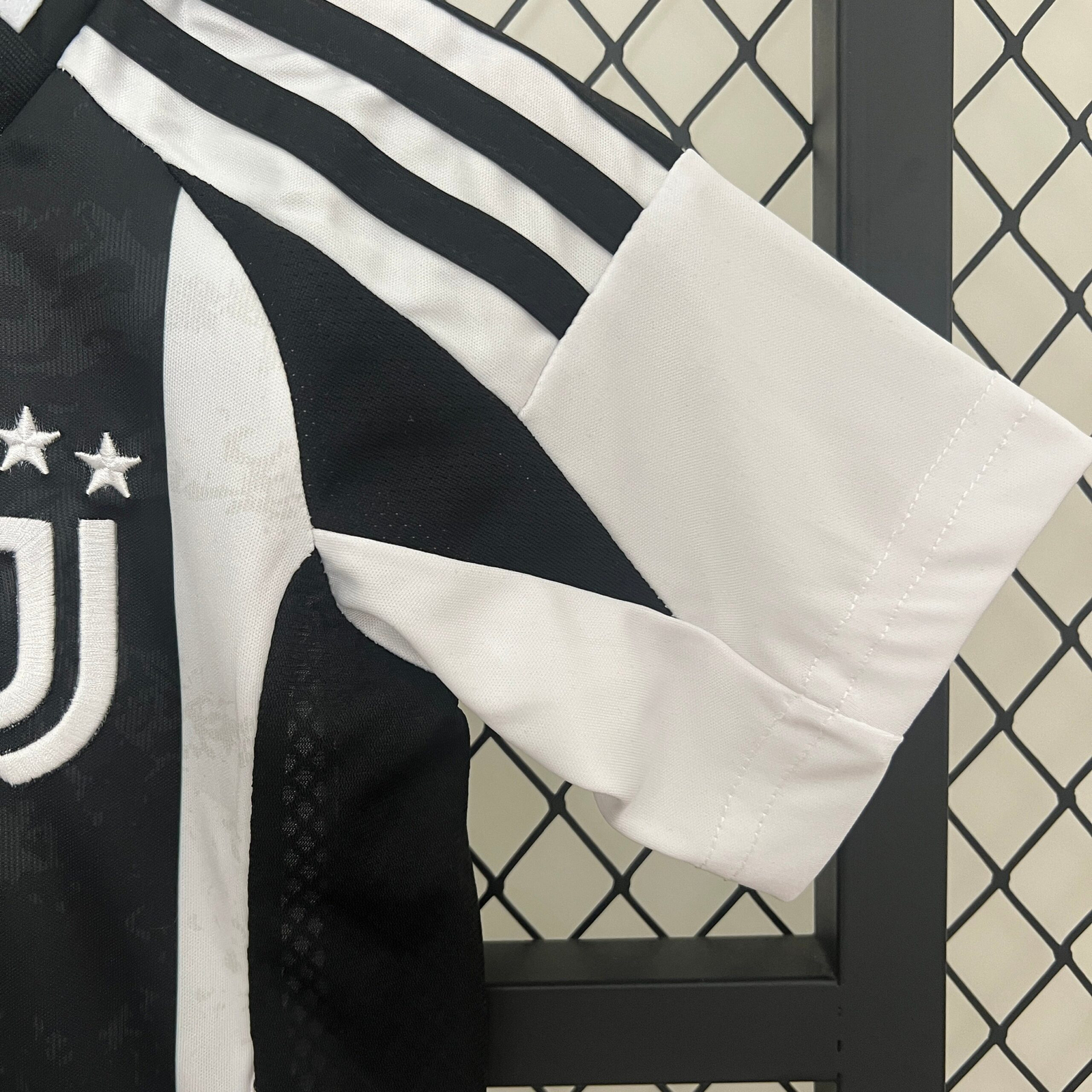 CAMISETA PRIMERA EQUIPACIÓN JUVENTUS 24/25 VERSIÓN INFANTIL - Imagen 5