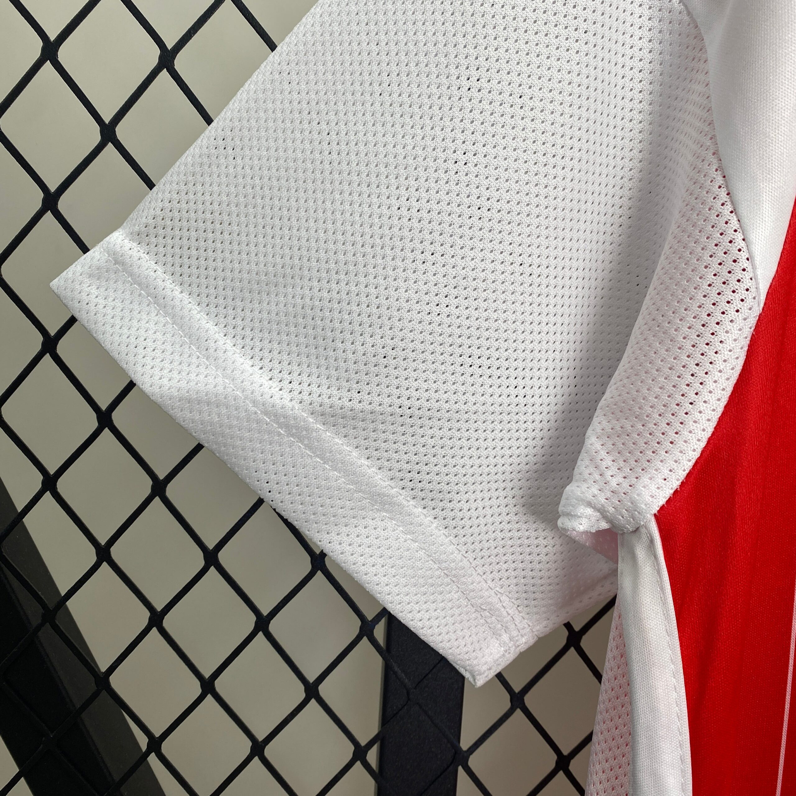 CAMISETA TERCERA EQUIPACIÓN COLO COLO 2024 VERSIÓN FAN - Imagen 3