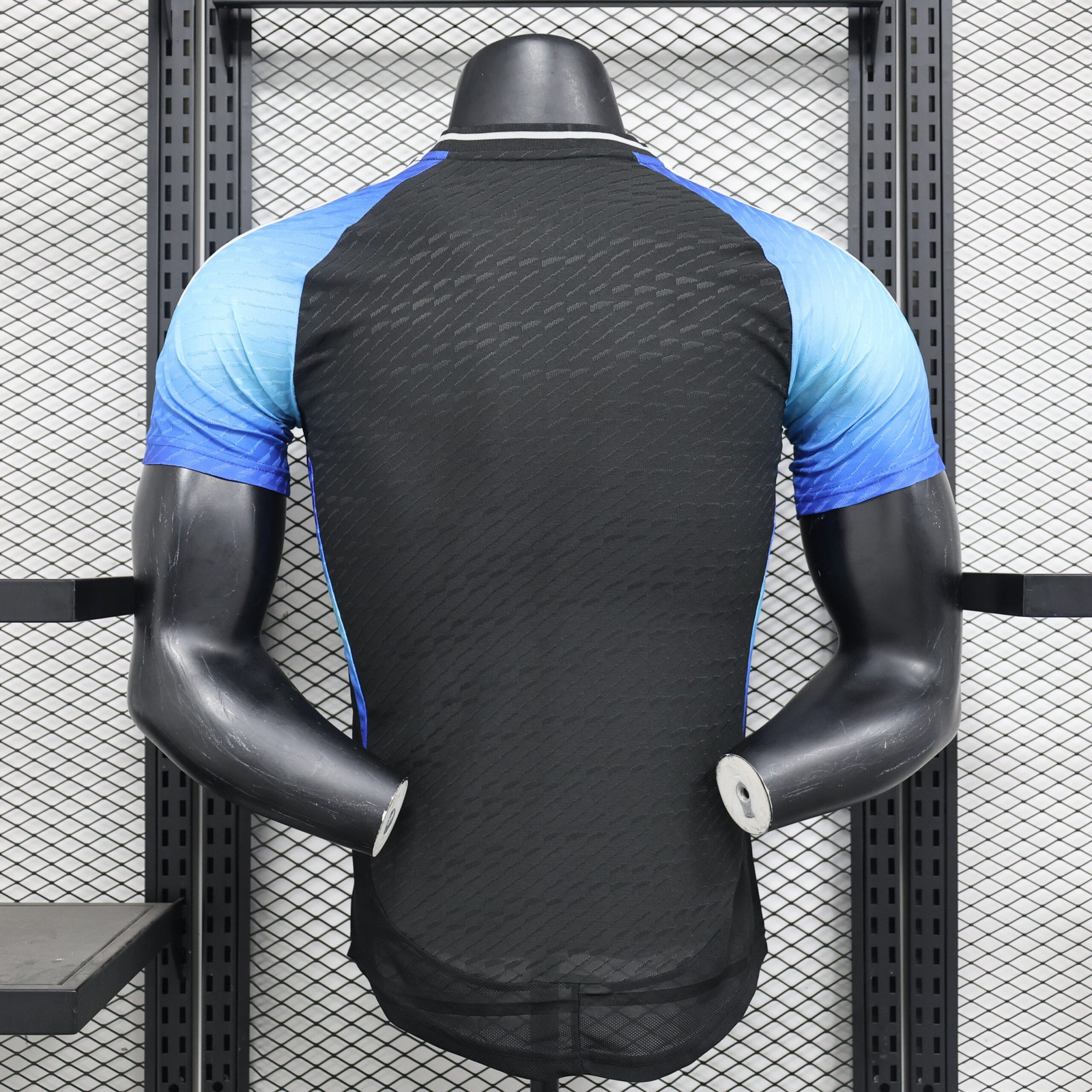CAMISETA CONCEPTO REAL MADRID 24/25 VERSIÓN JUGADOR - Imagen 10