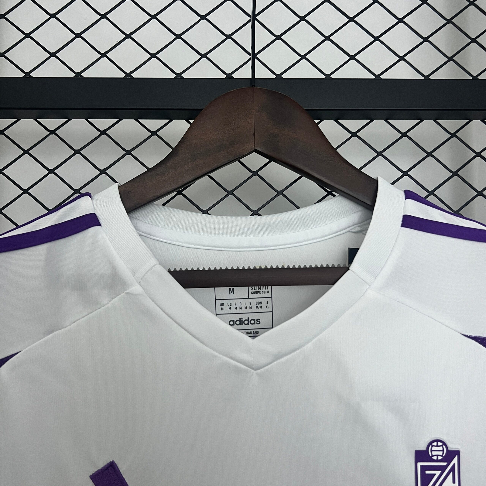 CAMISETA EDICIÓN ESPECIAL GRANADA 24/25 VERSIÓN FAN - Imagen 2