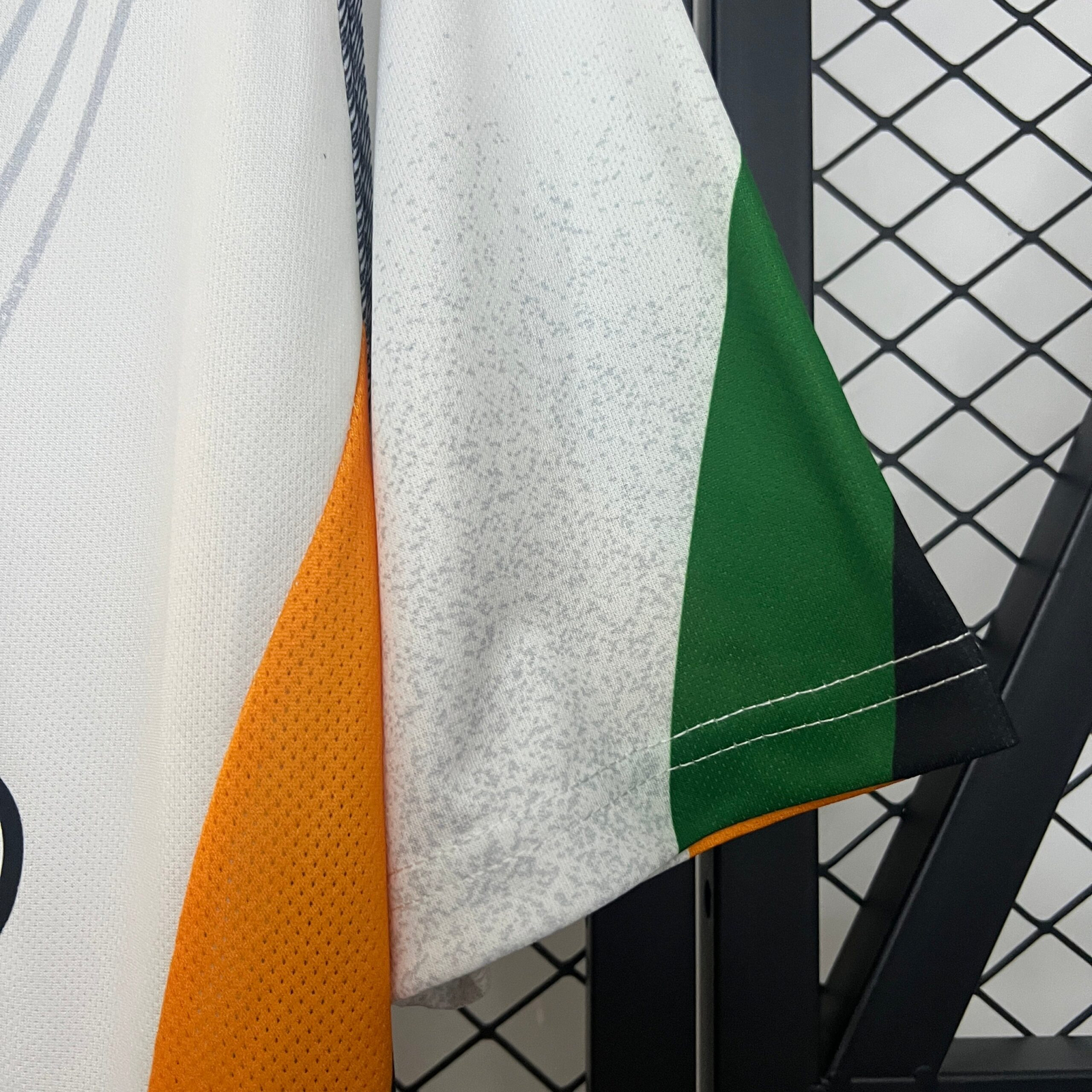 CAMISETA SEGUNDA EQUIPACIÓN VENEZIA 24/25 VERSIÓN FAN - Imagen 4