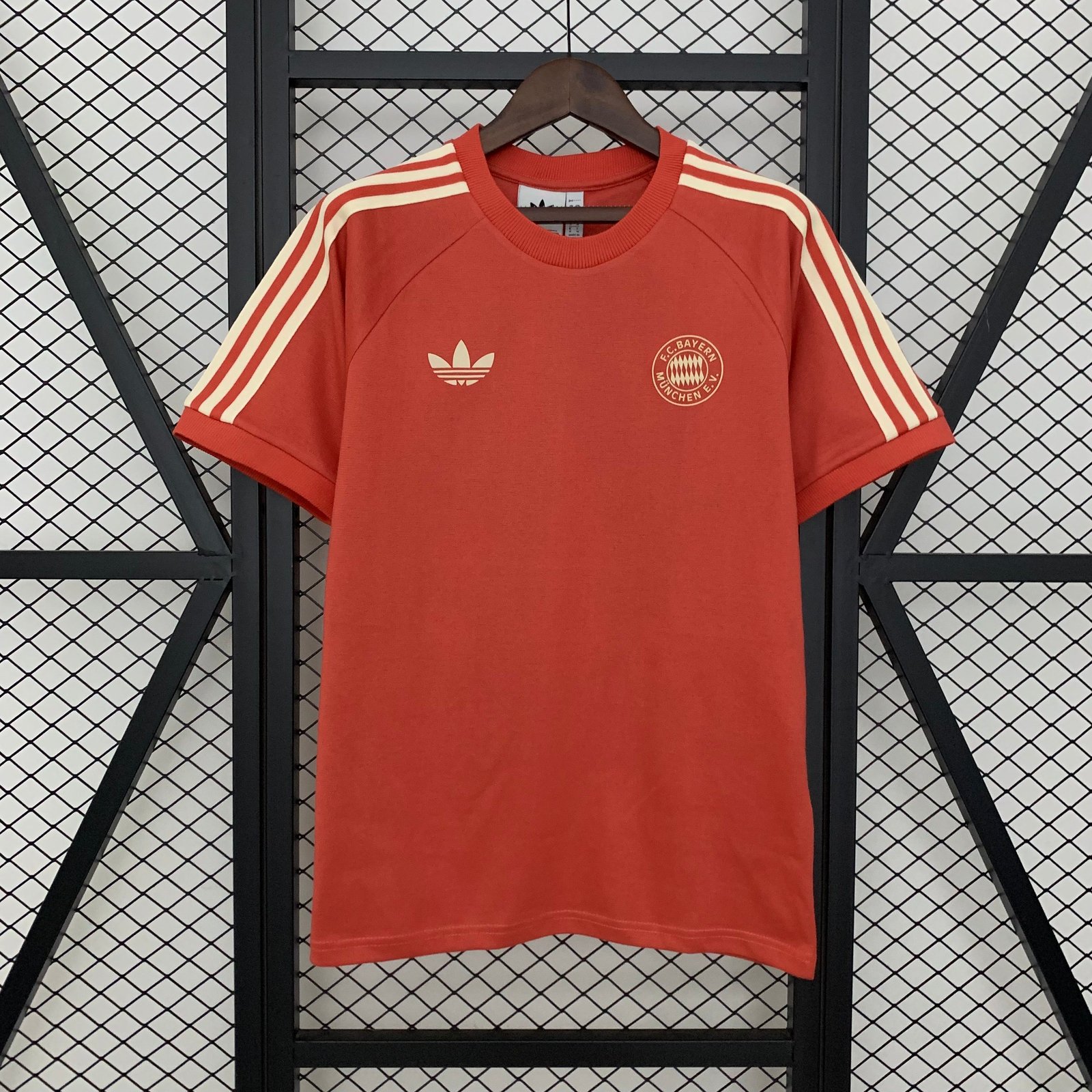POLERA DE SALIDA BAYERN MUNICH 24/25 VERSIÓN FAN