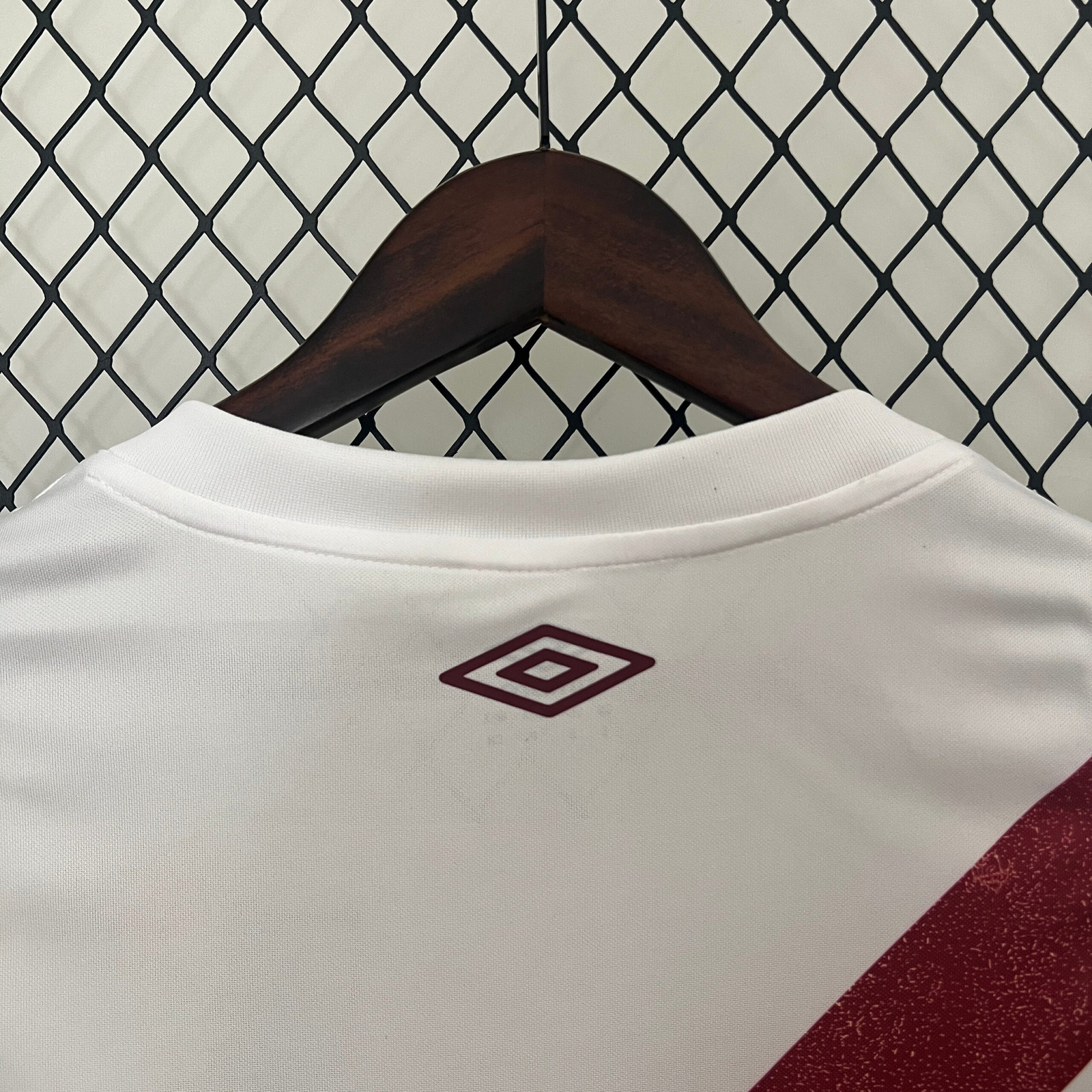 CAMISETA SEGUNDA EQUIPACIÓN FLUMINENSE 2024 VERSIÓN FEMENINA - Imagen 10
