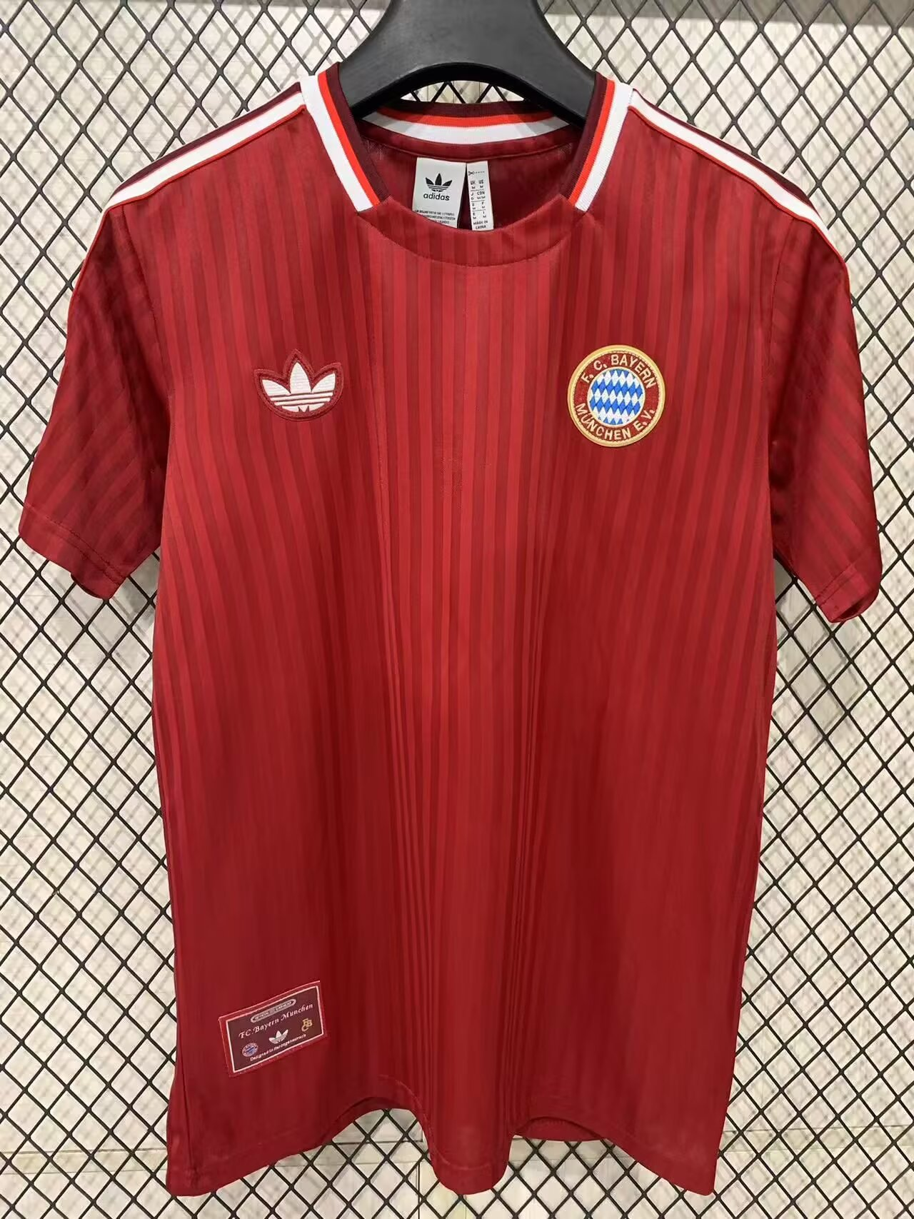 POLERA DE SALIDA BAYERN MUNICH 24/25 VERSIÓN FAN