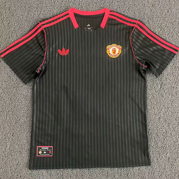POLERA DE SALIDA MANCHESTER UNITED 24/25 VERSIÓN FAN