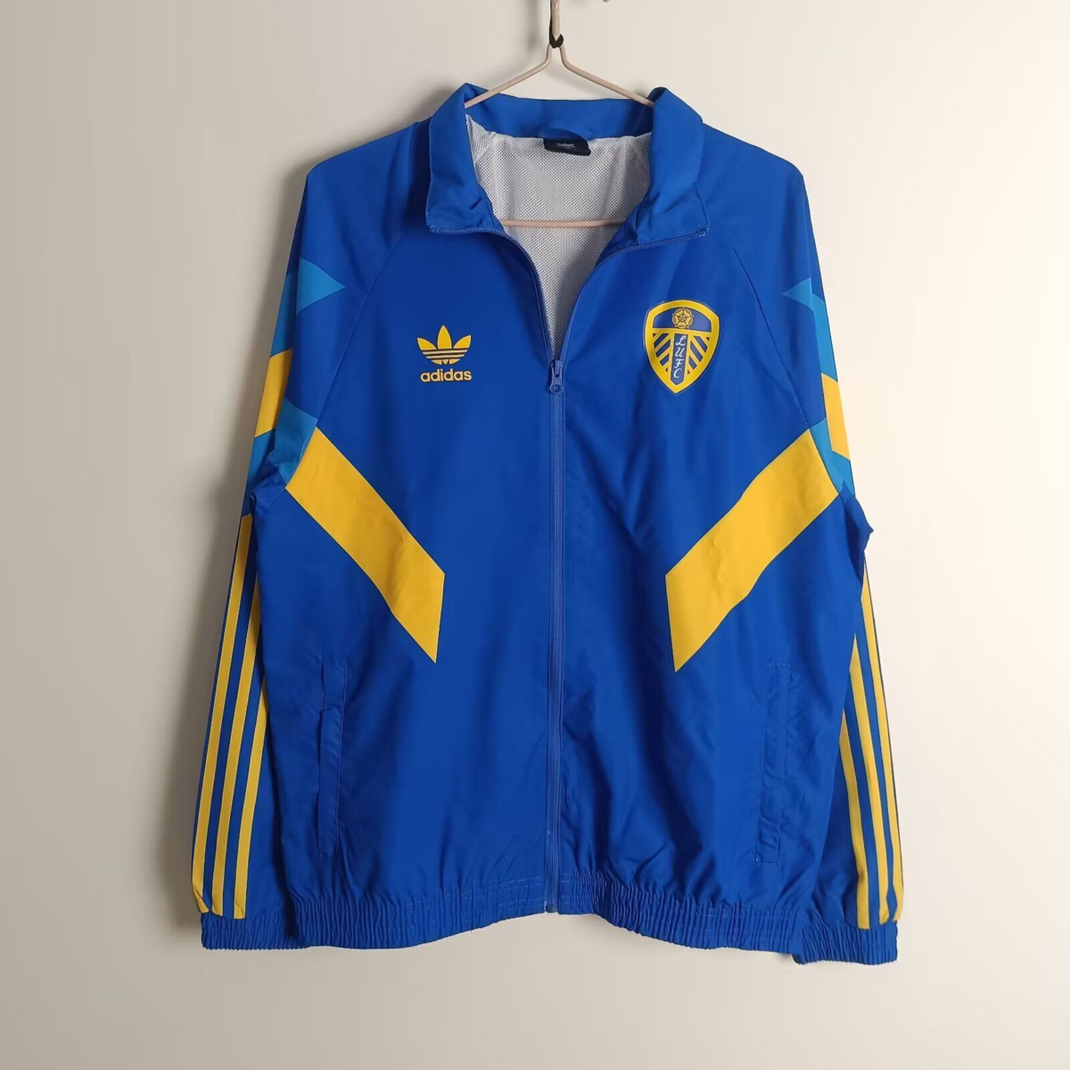 CORTAVIENTOS LEEDS UNITED