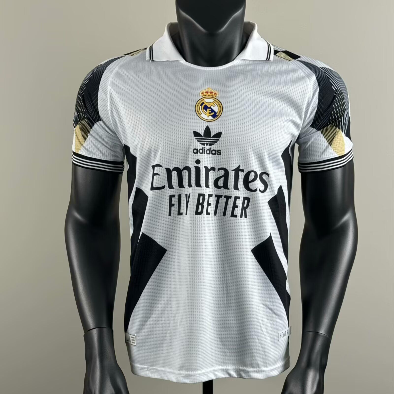 CAMISETA CONCEPTO REAL MADRID 24/25 VERSIÓN JUGADOR