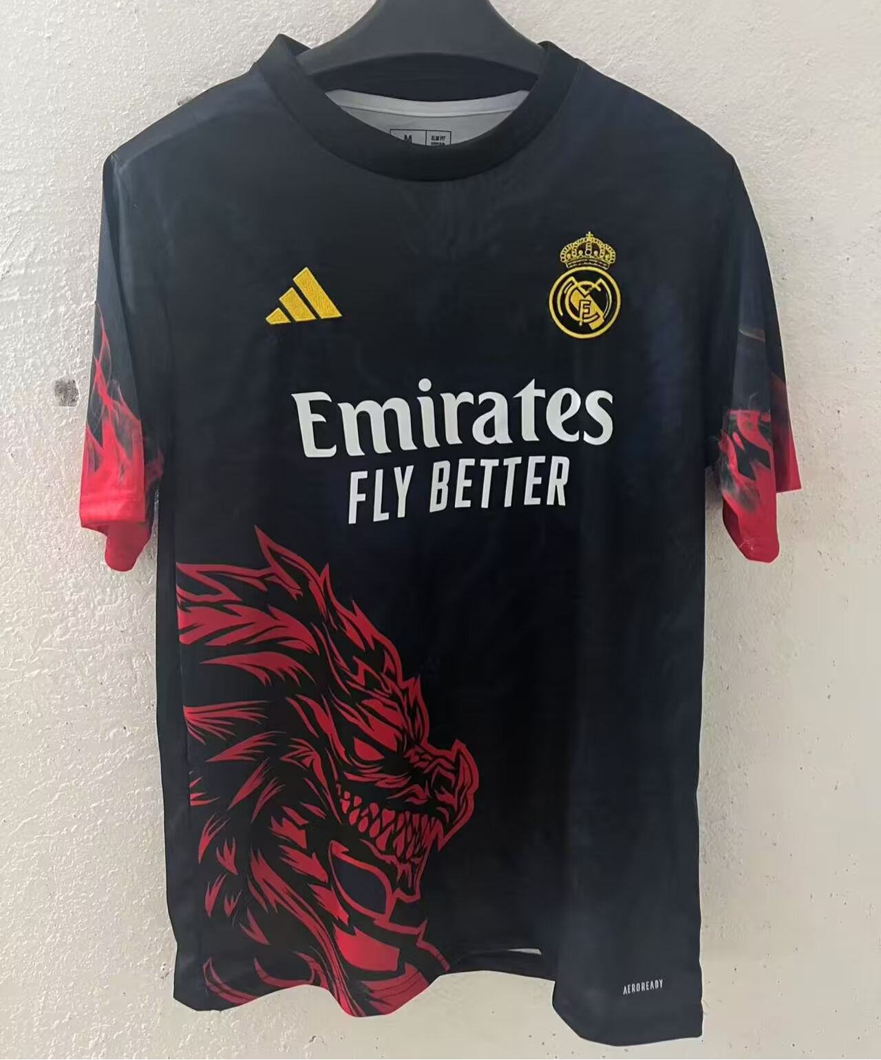 CAMISETA CONCEPTO REAL MADRID 24/25 VERSIÓN FAN