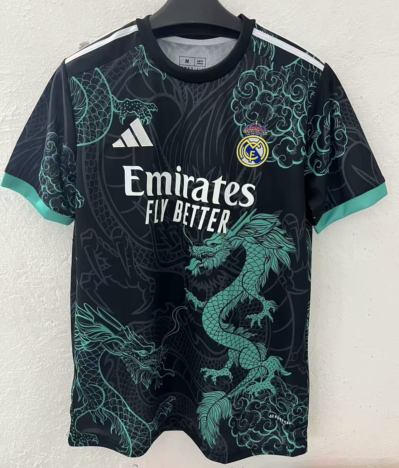 CAMISETA CONCEPTO REAL MADRID 24/25 VERSIÓN FAN
