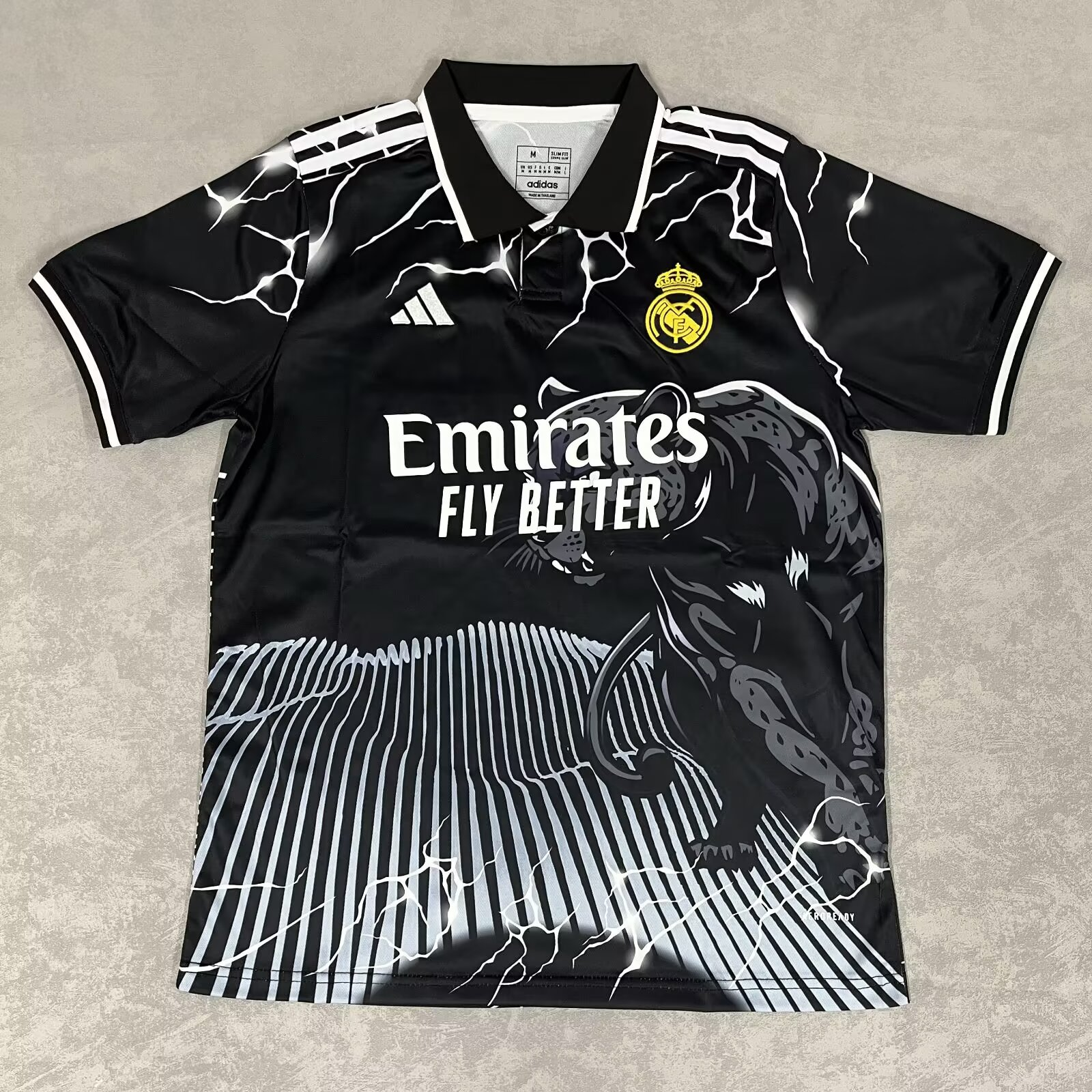 CAMISETA CONCEPTO REAL MADRID 24/25 VERSIÓN FAN