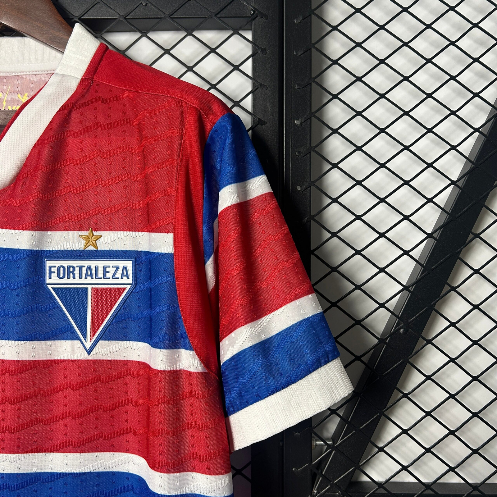 CAMISETA PRIMERA EQUIPACIÓN FORTALEZA 2025 VERSIÓN FAN - Imagen 5