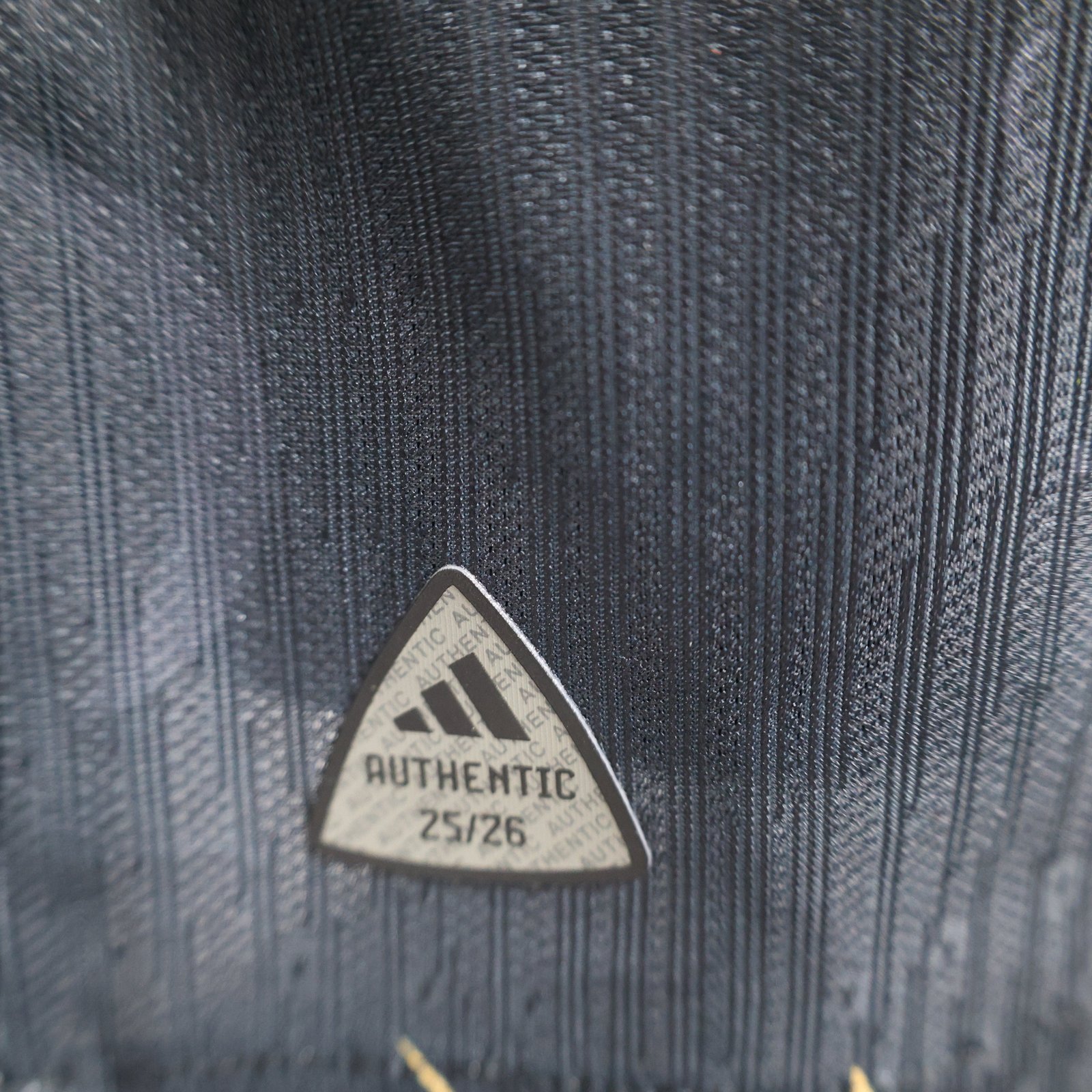 CAMISETA CONCEPTO LIVERPOOL 25/26 VERSIÓN JUGADOR - Imagen 7