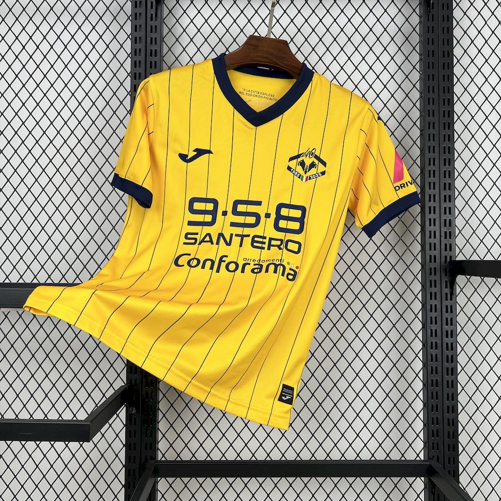 CAMISETA CUARTA EQUIPACIÓN HELLAS VERONA 24/25 VERSIÓN FAN