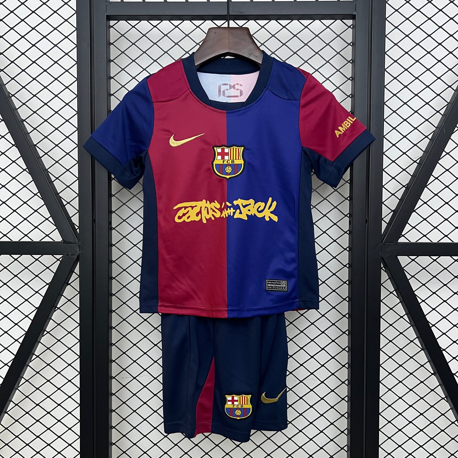 CAMISETA PRIMERA EQUIPACIÓN BARCELONA x TRAVIS SCOTT 24/25 VERSIÓN INFANTIL