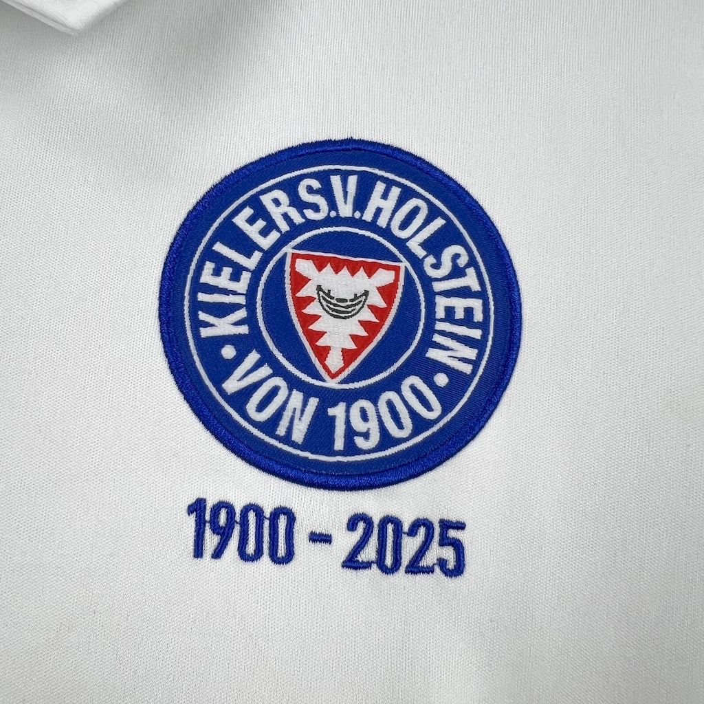 CAMISETA EDICIÓN ESPECIAL HOLSTEIN KIEL 24/25 VERSIÓN FAN - Imagen 4