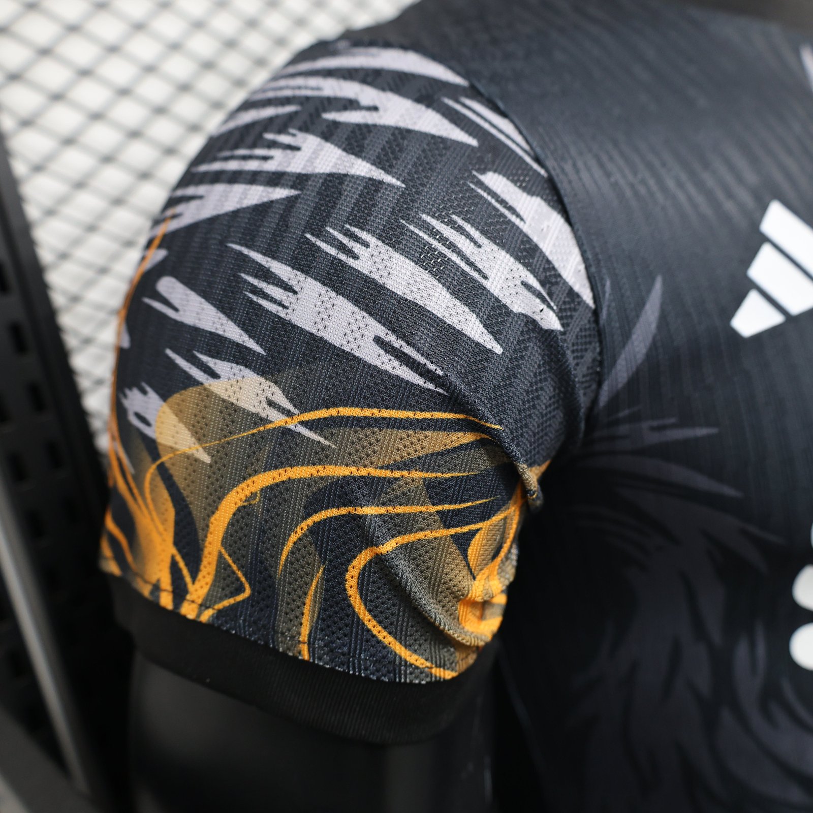 CAMISETA CONCEPTO LIVERPOOL 25/26 VERSIÓN JUGADOR - Imagen 5